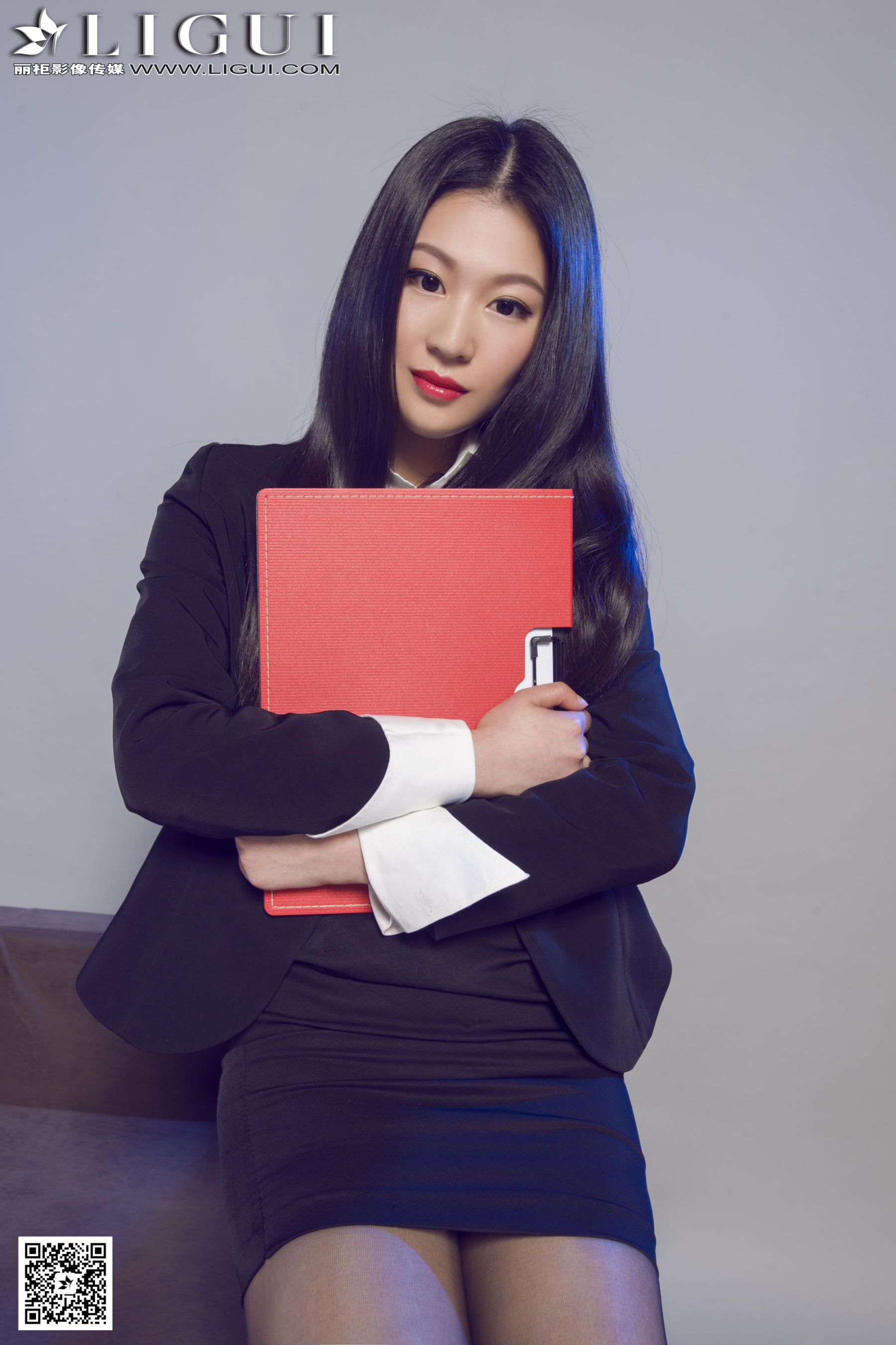 Model 佳怡《灰丝高跟秘书》上下全集 [丽柜LiGui] 美腿玉足写真图片