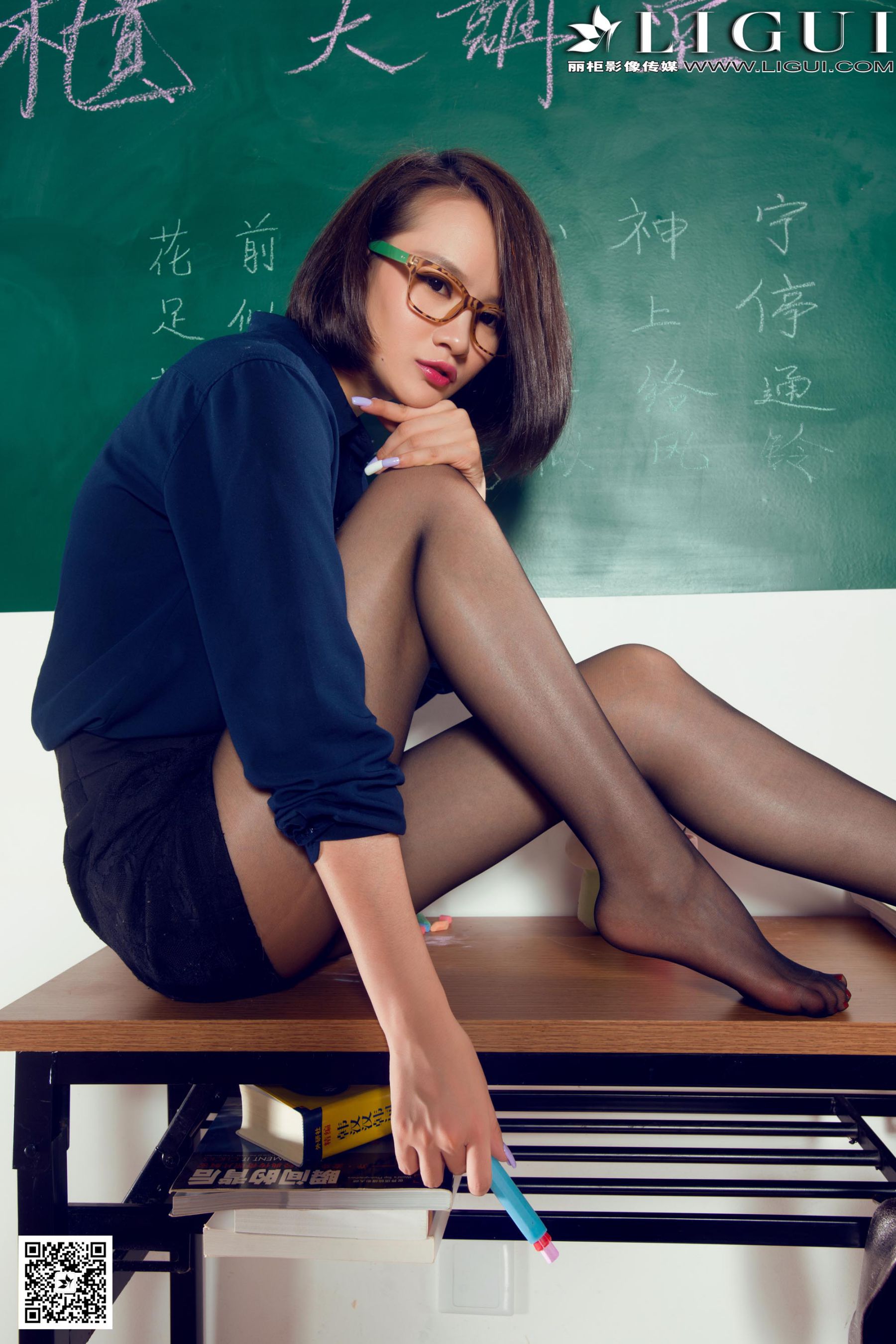 Model AMY《灰丝美女老师》 [丽柜LiGui] 美腿玉足写真图片