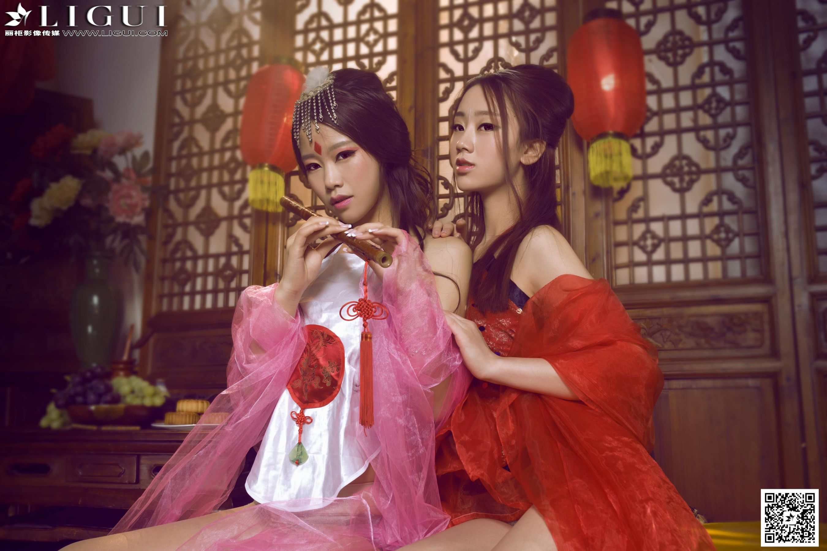 Model 语寒、然然《薄纱肚兜古典美人》 [丽柜LiGui] 美腿玉足写真图片