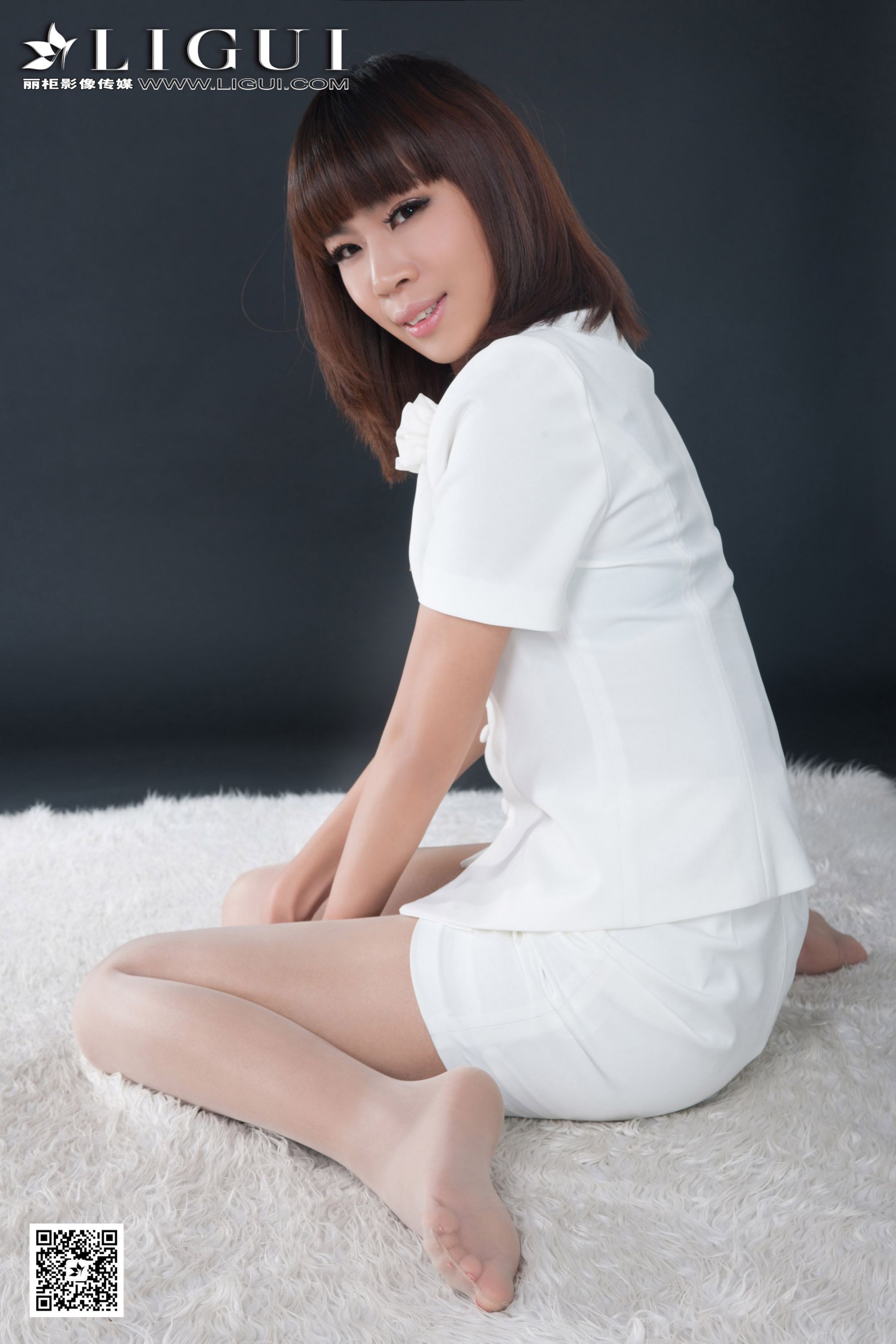 Model 甜甜《职业装肉丝袜丝足》上下全集 [丽柜LiGui] 美腿玉足写真图片