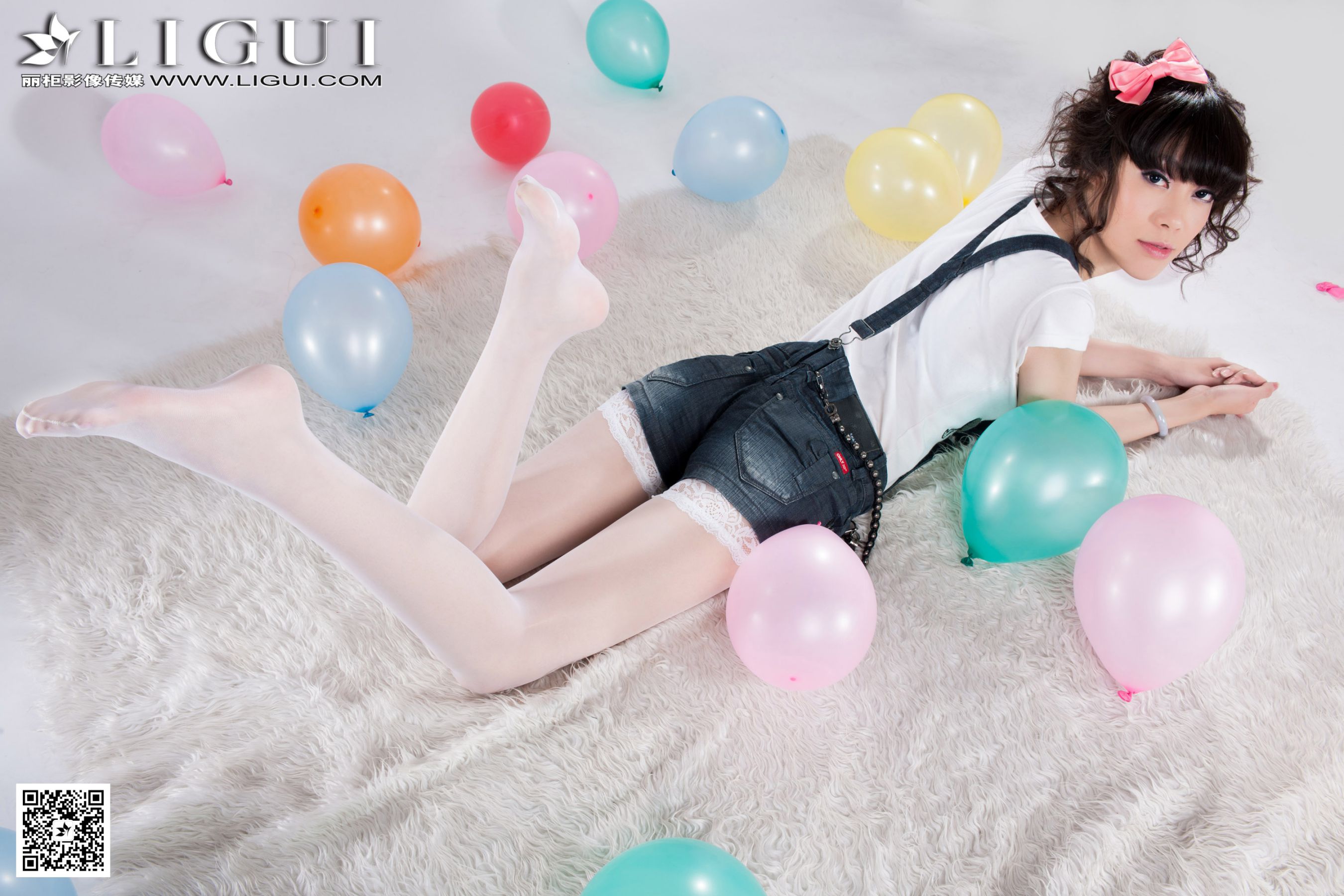 Model 乐乐《可爱吊带牛仔+白丝高跟》上中下全集 [丽柜LiGui] 美腿玉足写真图片