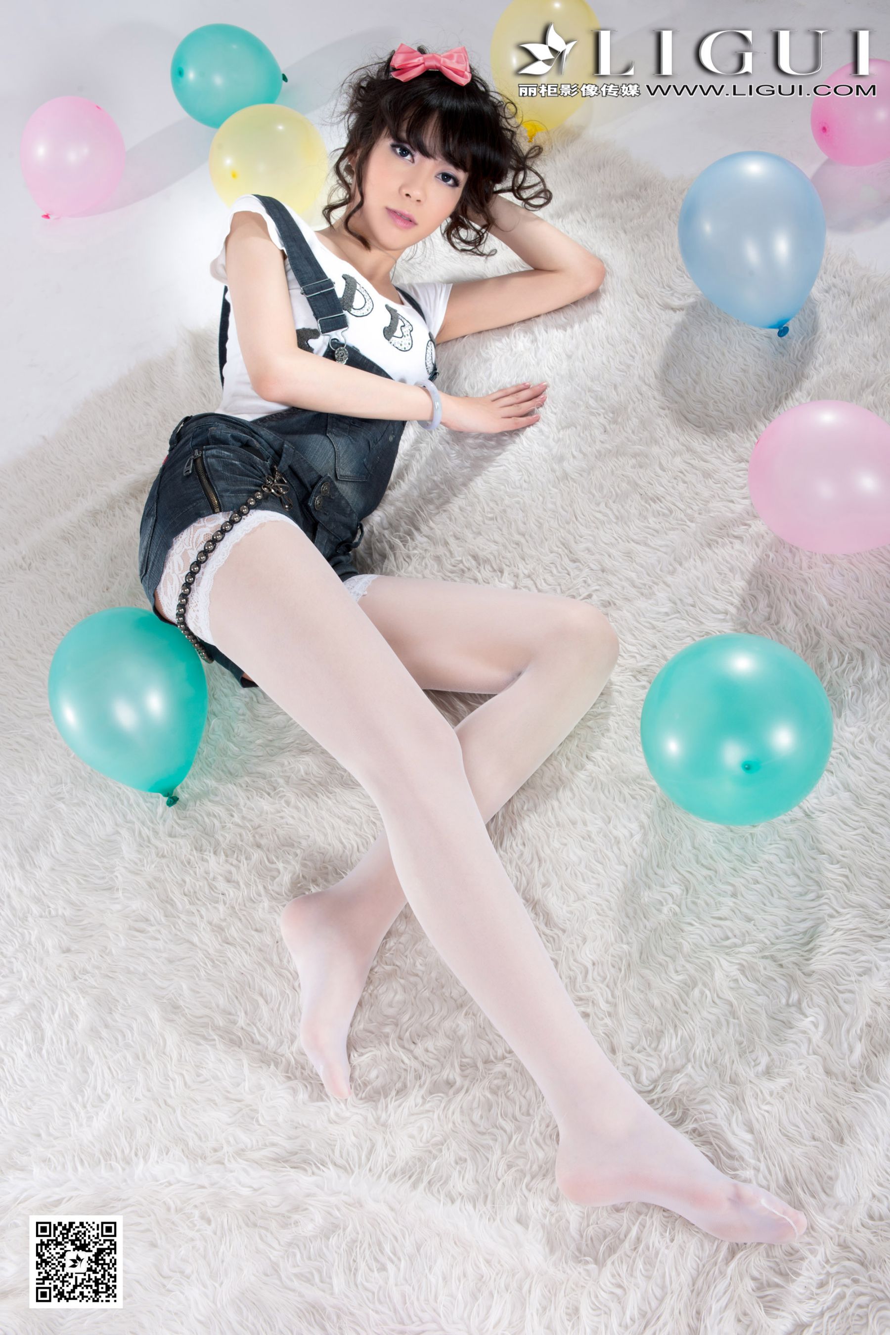 Model 乐乐《可爱吊带牛仔+白丝高跟》上中下全集 [丽柜LiGui] 美腿玉足写真图片