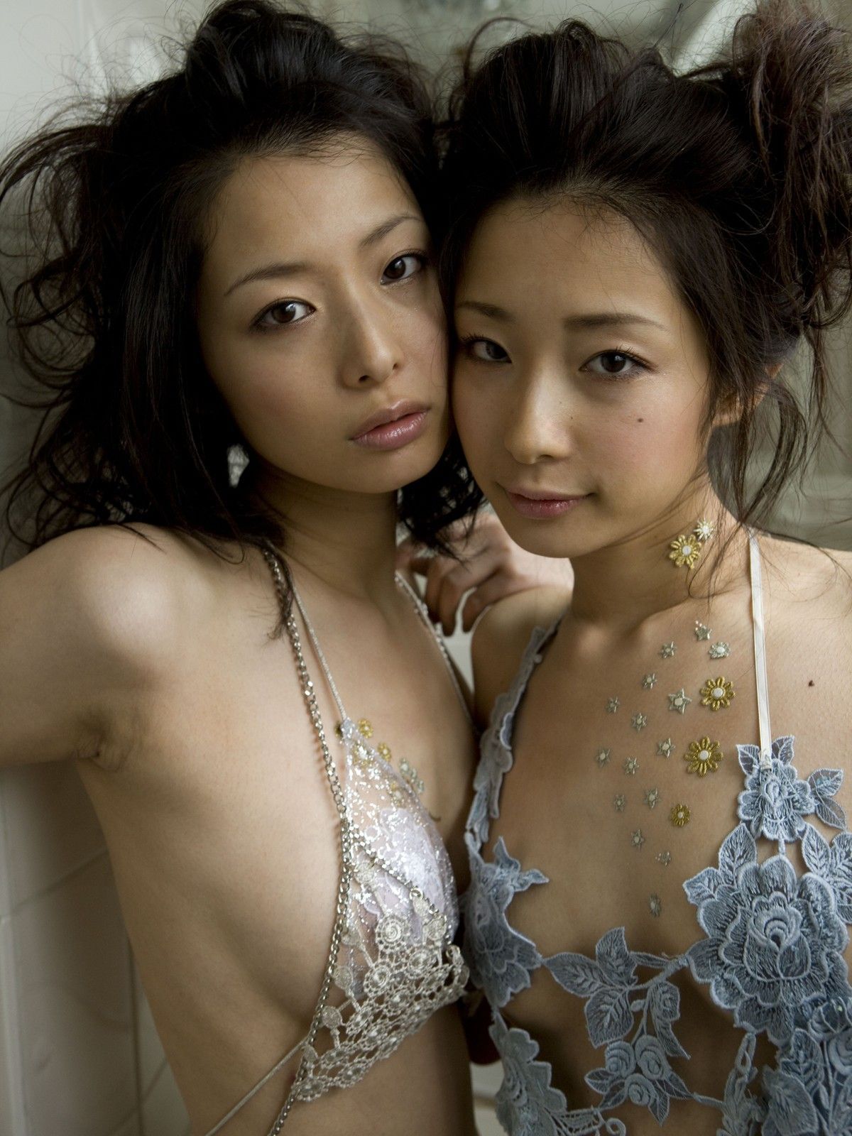 [Sabra.net] 看護ドルの双子姐妹