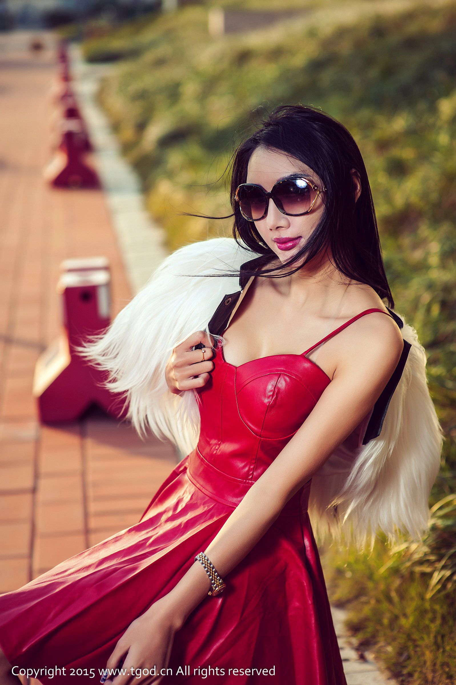 婕西儿《甜美性感 大波来袭》第一辑 [TGOD推女神] 写真集