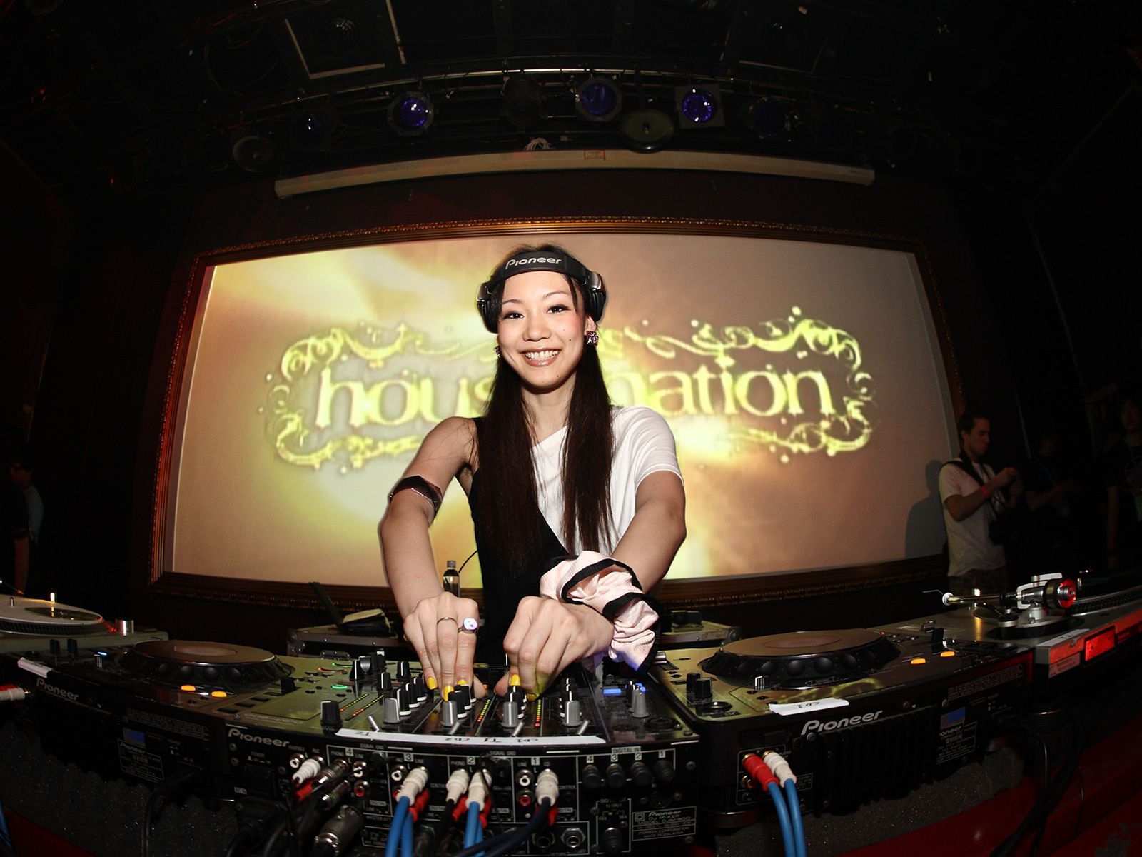 長谷川潤+鈴木亜美《IN HOUSE NATION》 [Sabra.net]