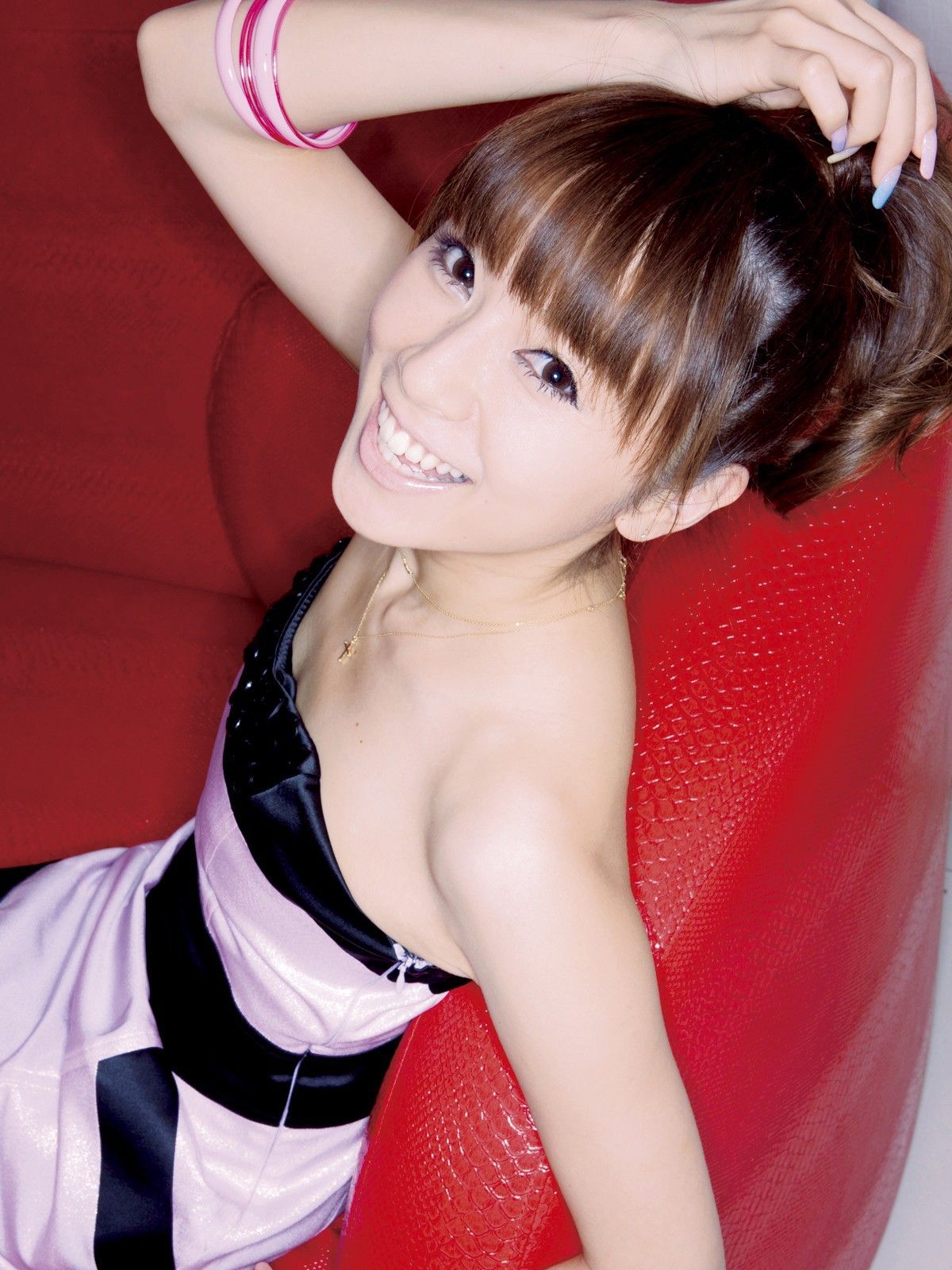 長谷川潤+鈴木亜美《IN HOUSE NATION》 [Sabra.net]