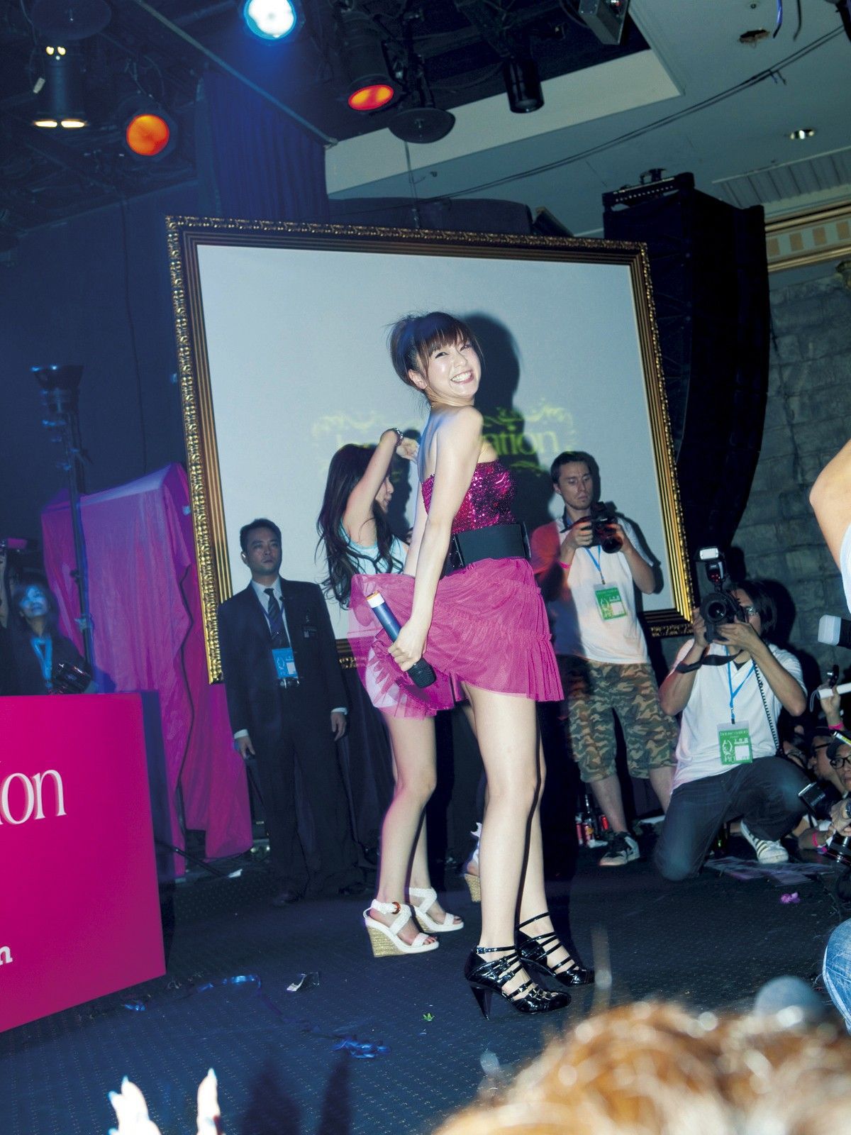 長谷川潤+鈴木亜美《IN HOUSE NATION》 [Sabra.net]