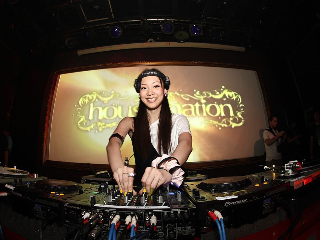 長谷川潤+鈴木亜美《IN HOUSE NATION》 [Sabra.net]