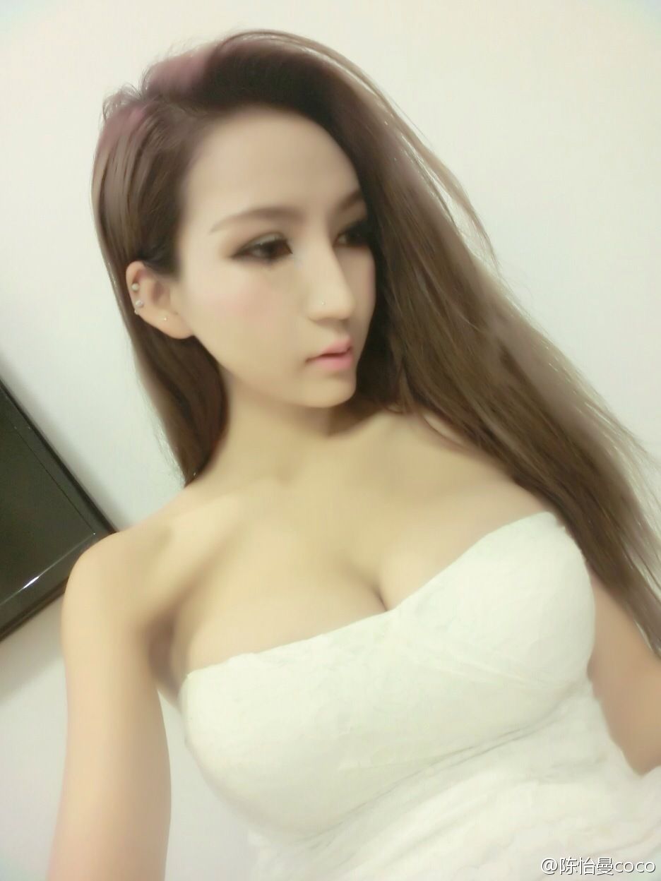 嫩模陈怡曼 - 性感美胸自拍私房图片合辑