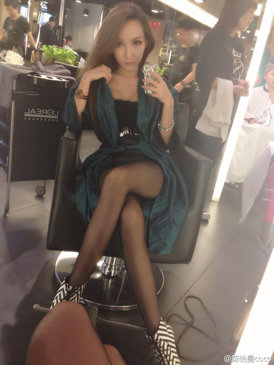 嫩模陈怡曼 - 性感美胸自拍私房图片合辑