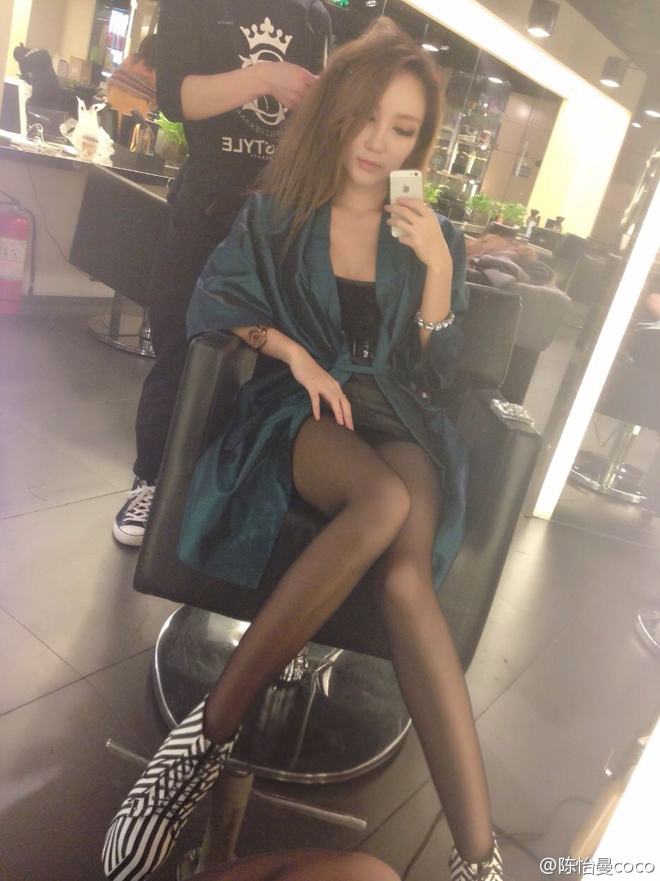 嫩模陈怡曼 - 性感美胸自拍私房图片合辑