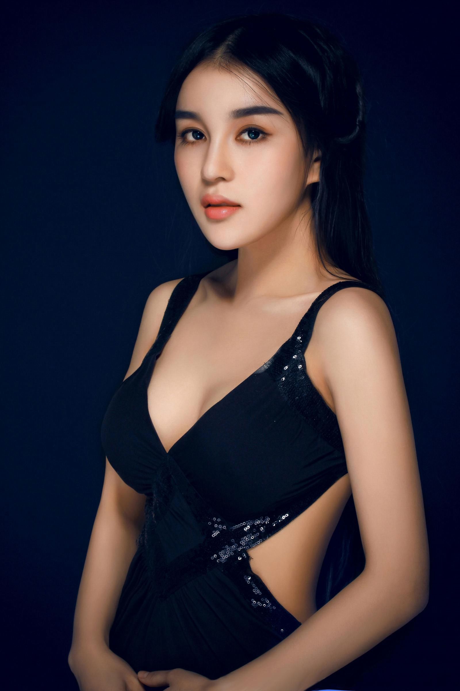 混血美女模特石一伊 棚拍图片