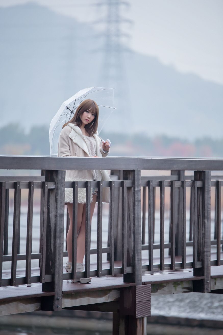 极品韩国美女李恩慧《下雨天街拍》