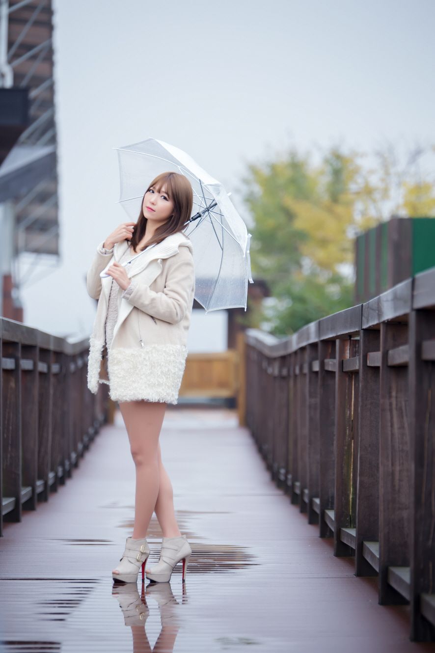 极品韩国美女李恩慧《下雨天街拍》