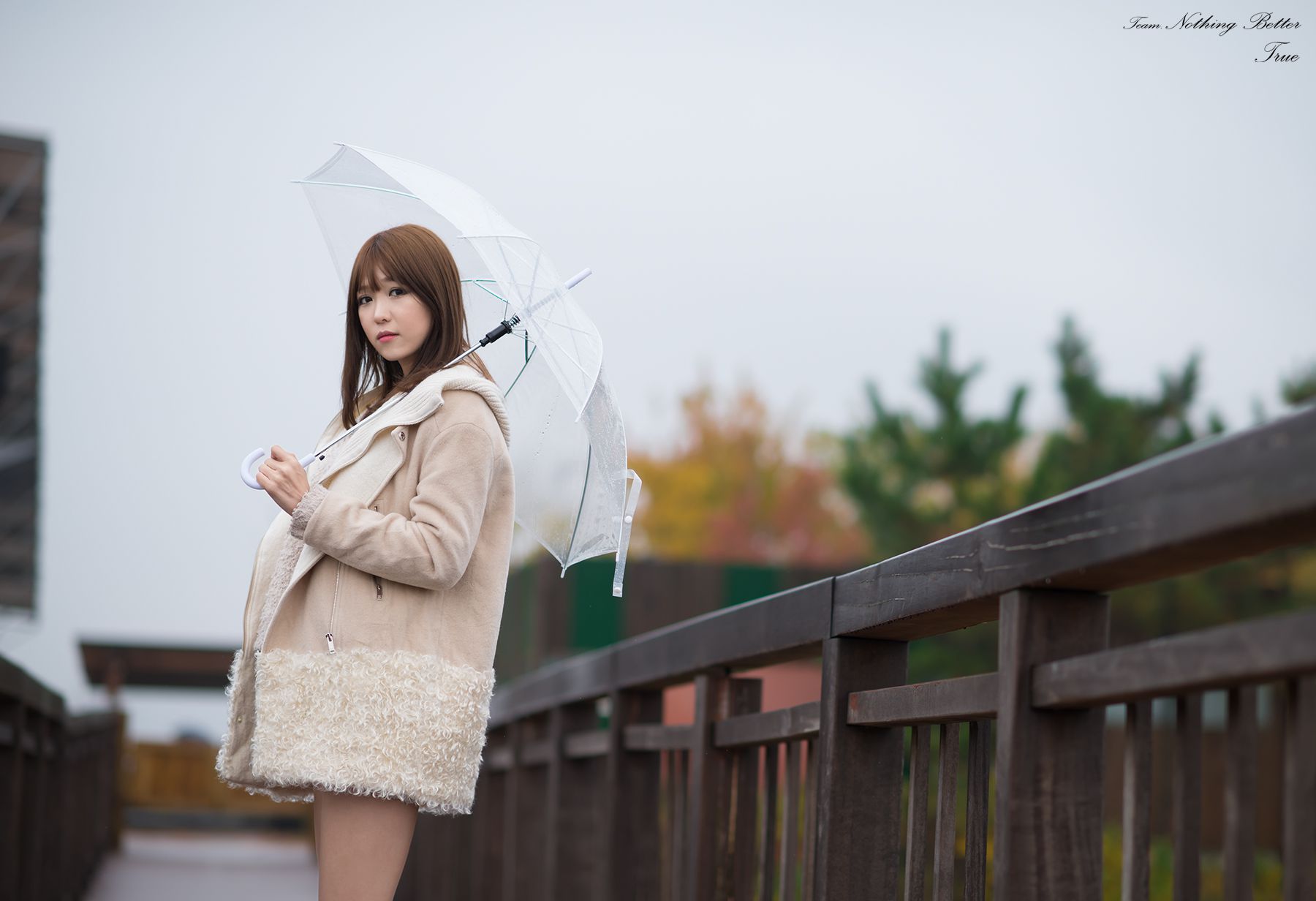 极品韩国美女李恩慧《下雨天街拍》