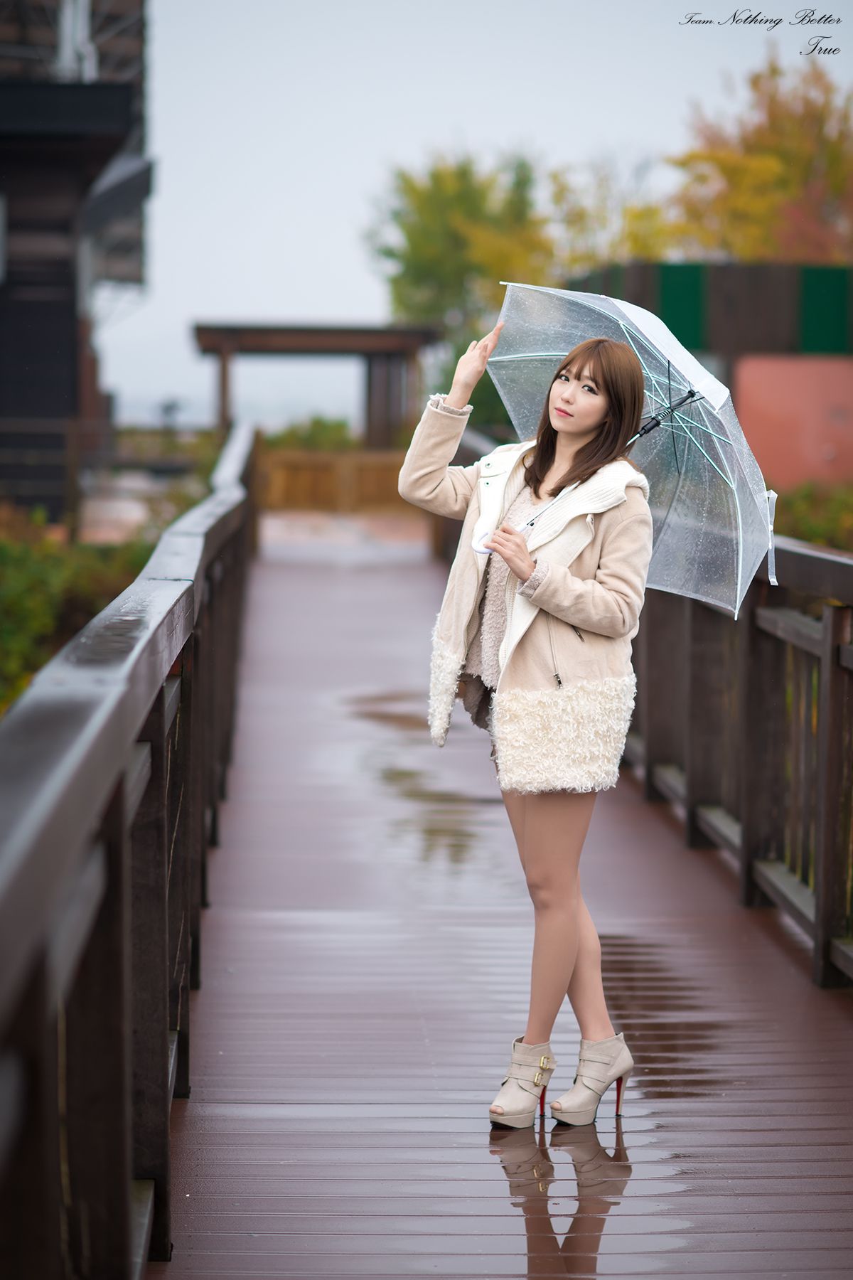 极品韩国美女李恩慧《下雨天街拍》