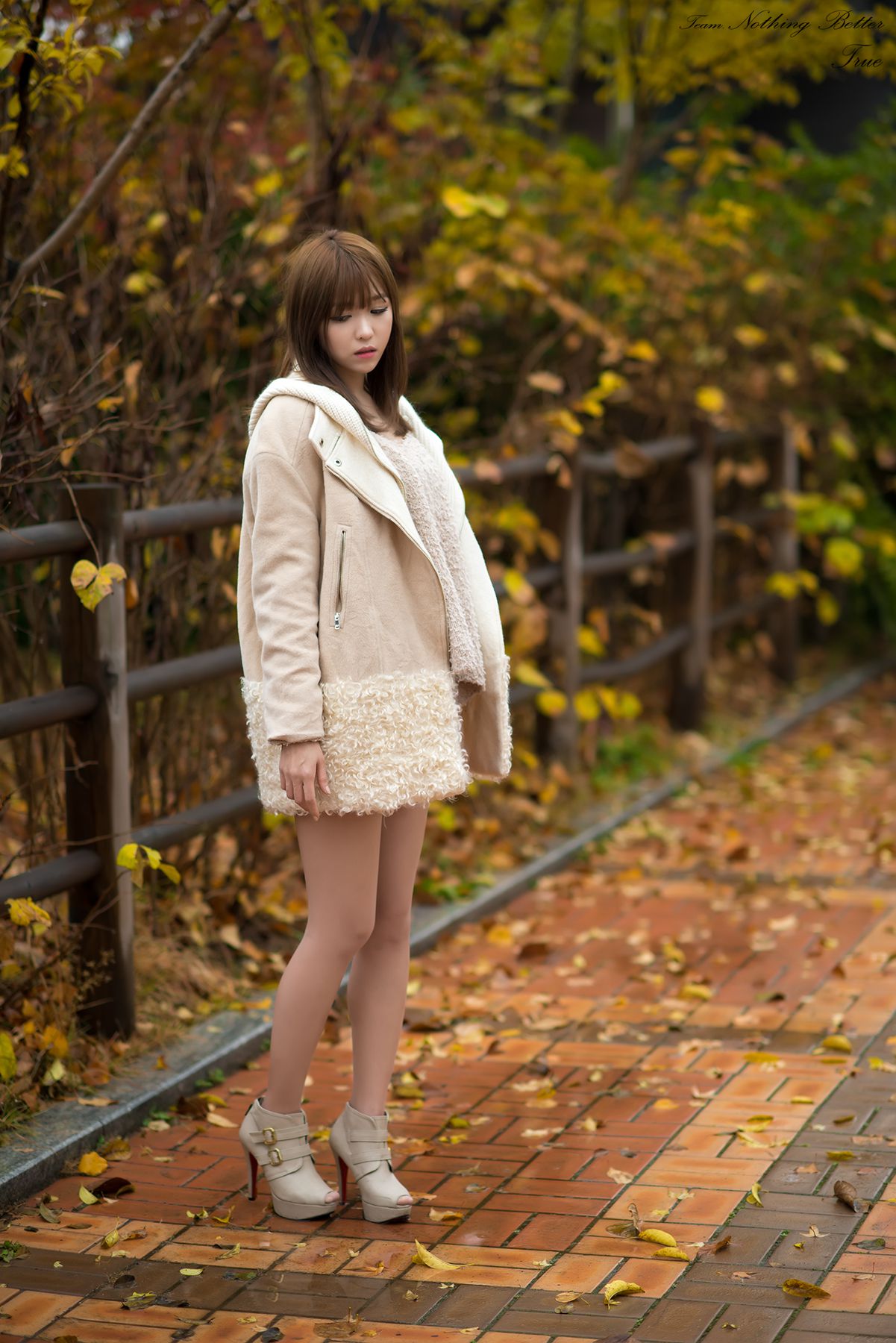极品韩国美女李恩慧《下雨天街拍》