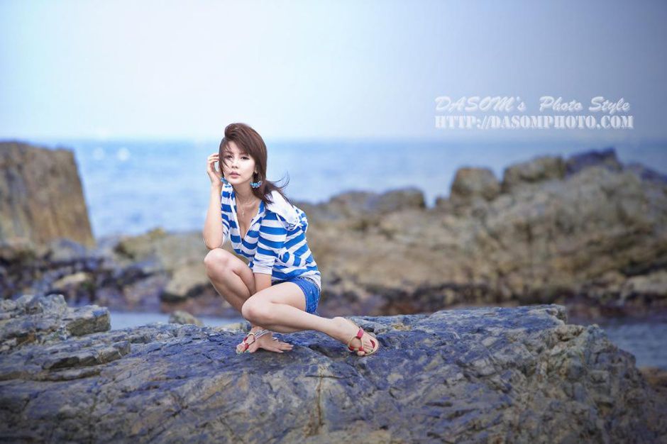 韩国美女李智友/李银美《兰白条衫》
