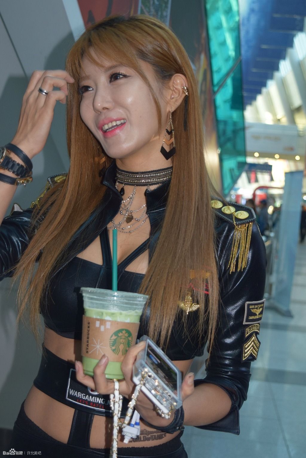 韩国Show GIRL美女许允美《游戏展》场外篇 图片合辑