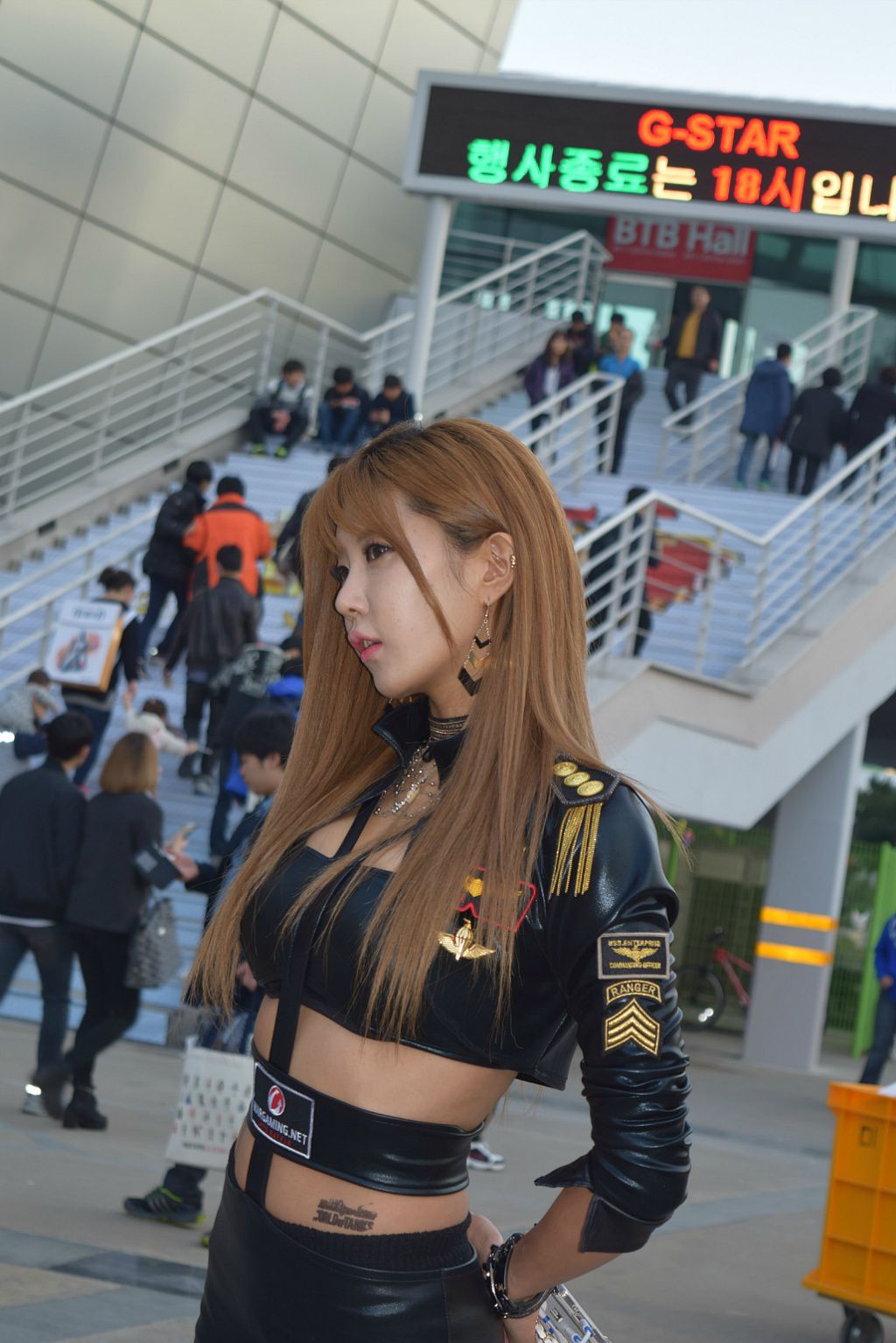 韩国Show GIRL美女许允美《游戏展》场外篇 图片合辑
