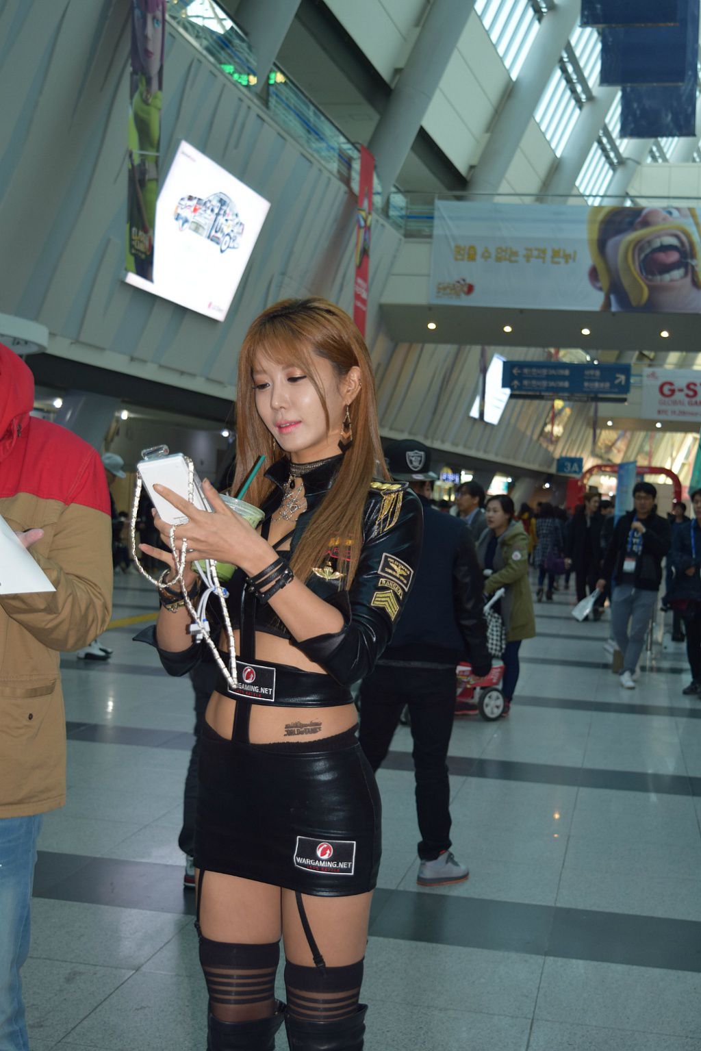 韩国Show GIRL美女许允美《游戏展》场外篇 图片合辑