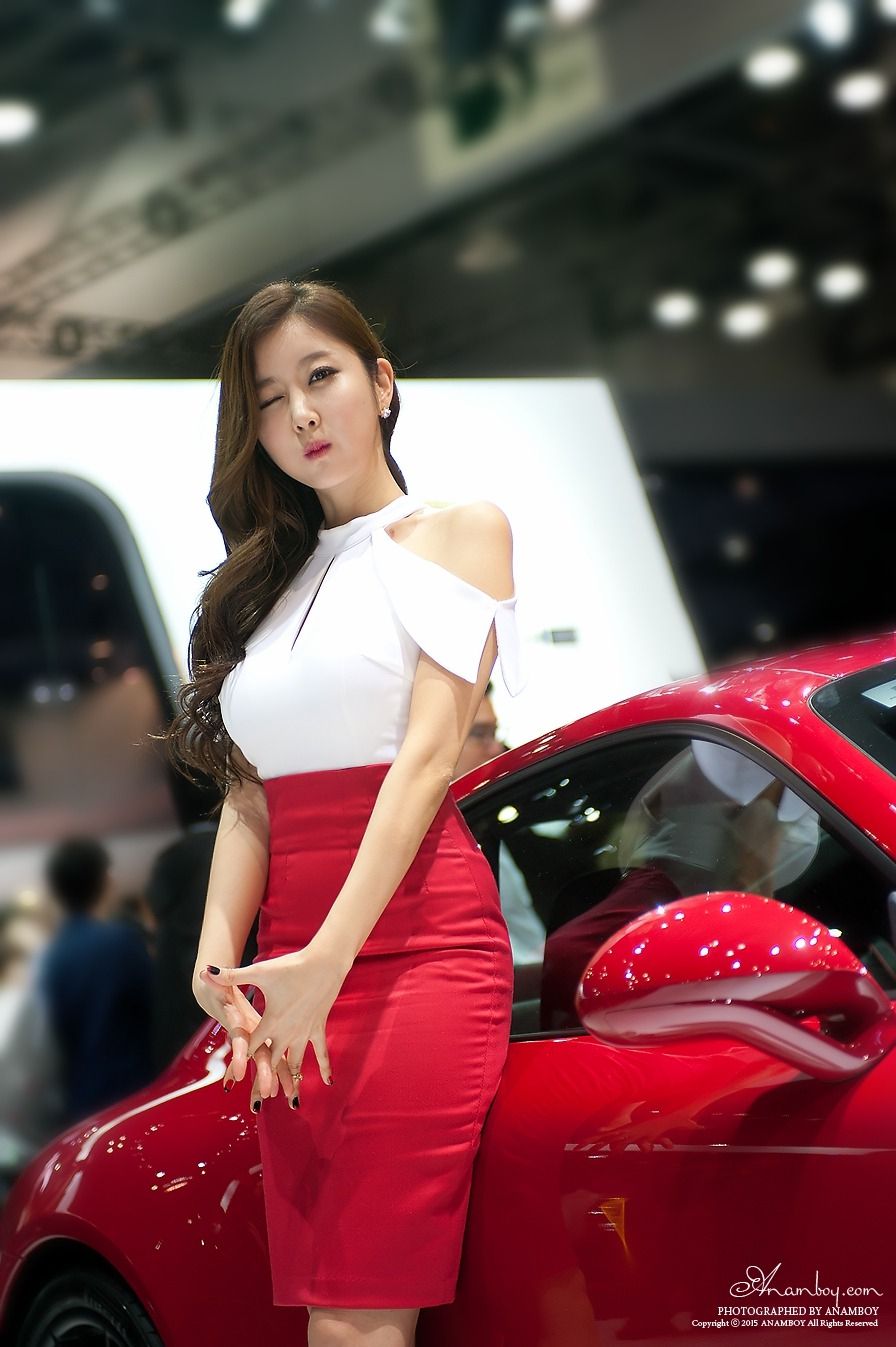 韩国车模崔星雅/崔星儿《车展红色套裙系列》图片合辑