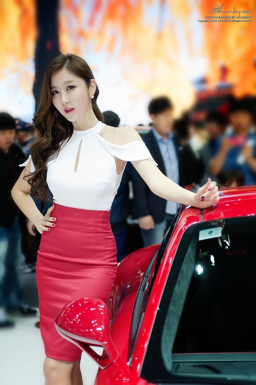 韩国车模崔星雅/崔星儿《车展红色套裙系列》图片合辑