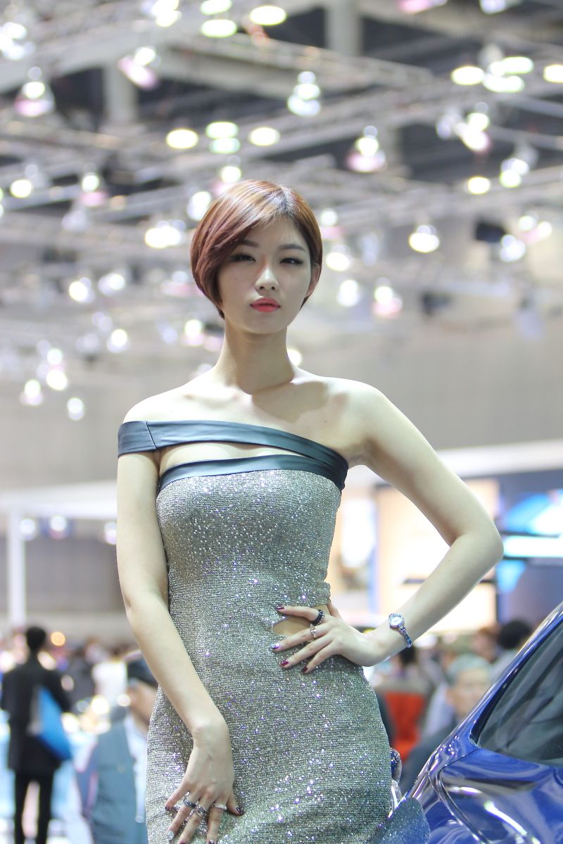 韩国美女崔柳娜《车展图片》套图