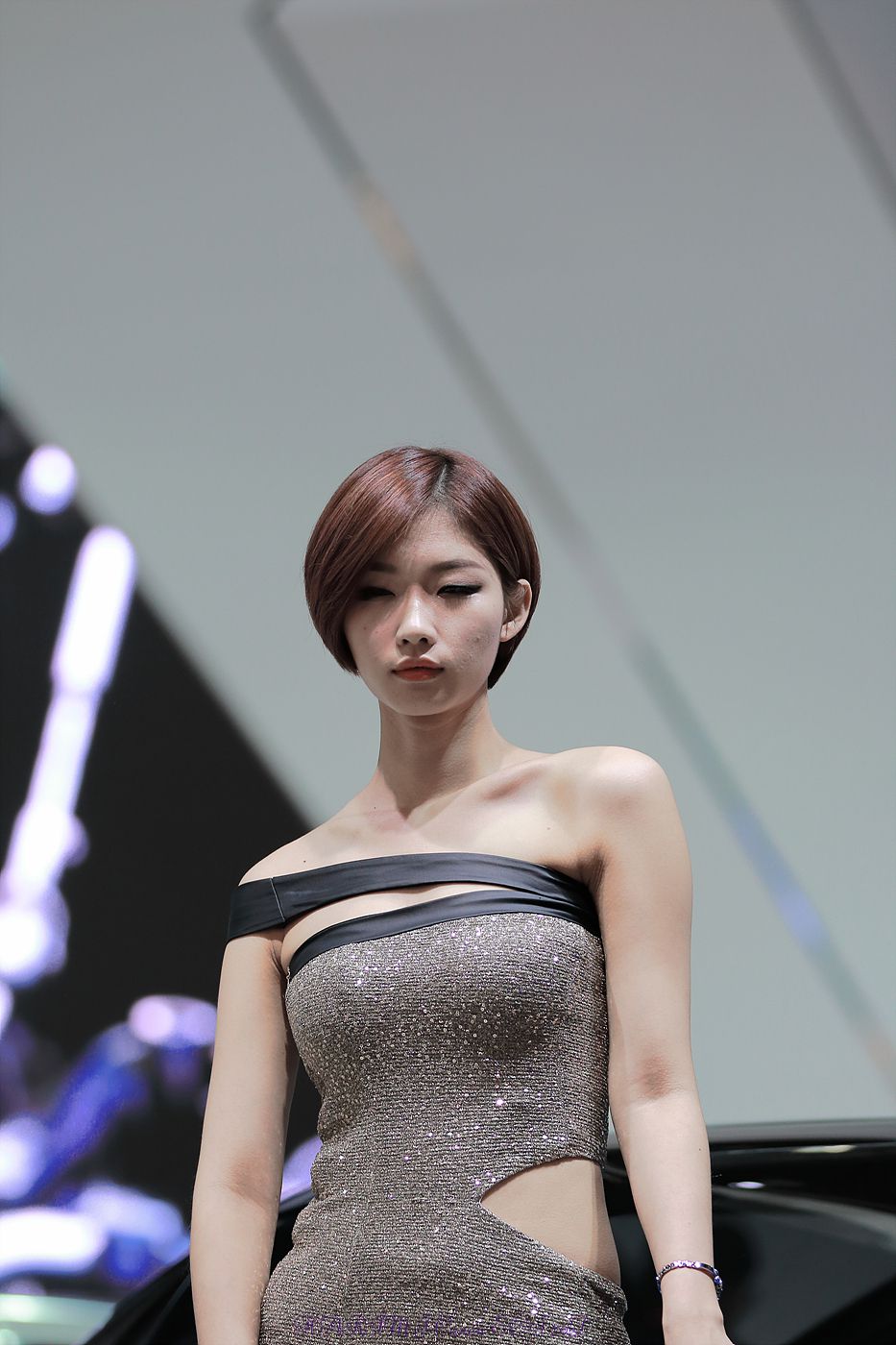 韩国美女崔柳娜《车展图片》套图