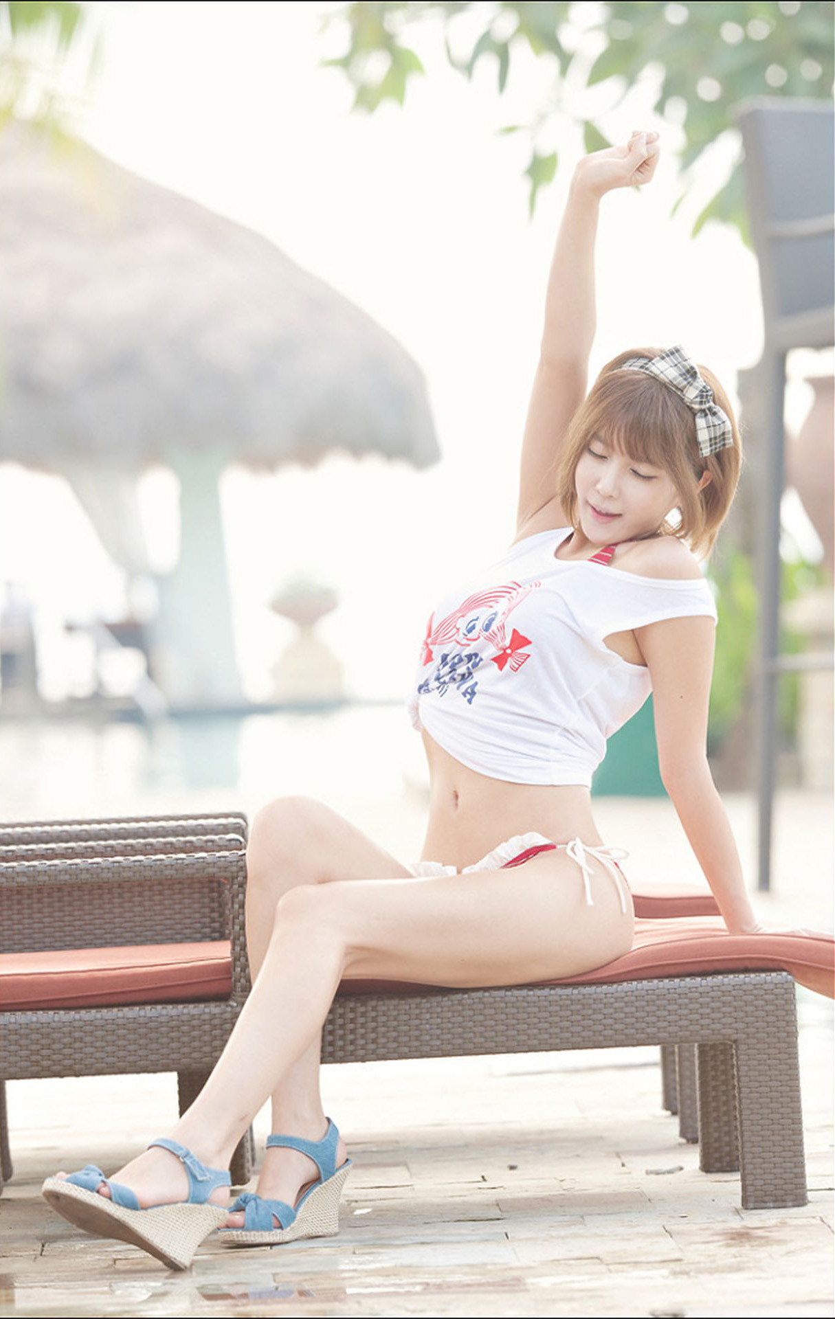 许允美《度假村比基尼外拍套图》
