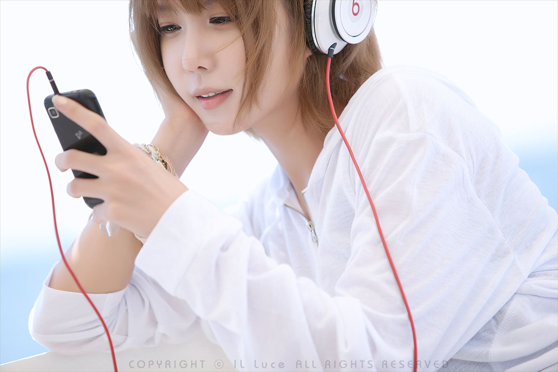 许允美(???)《清新耳机少女》