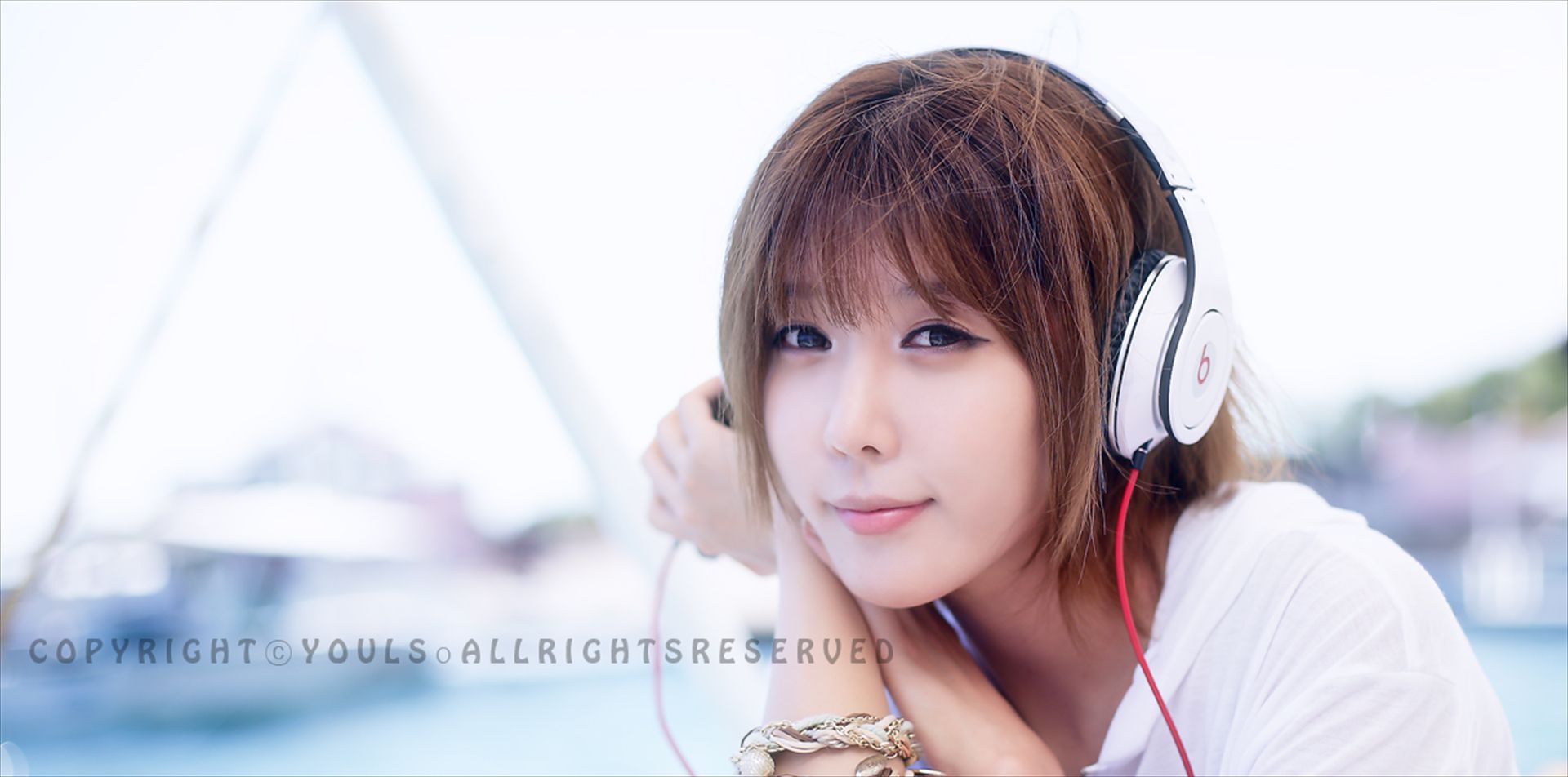 许允美(???)《清新耳机少女》