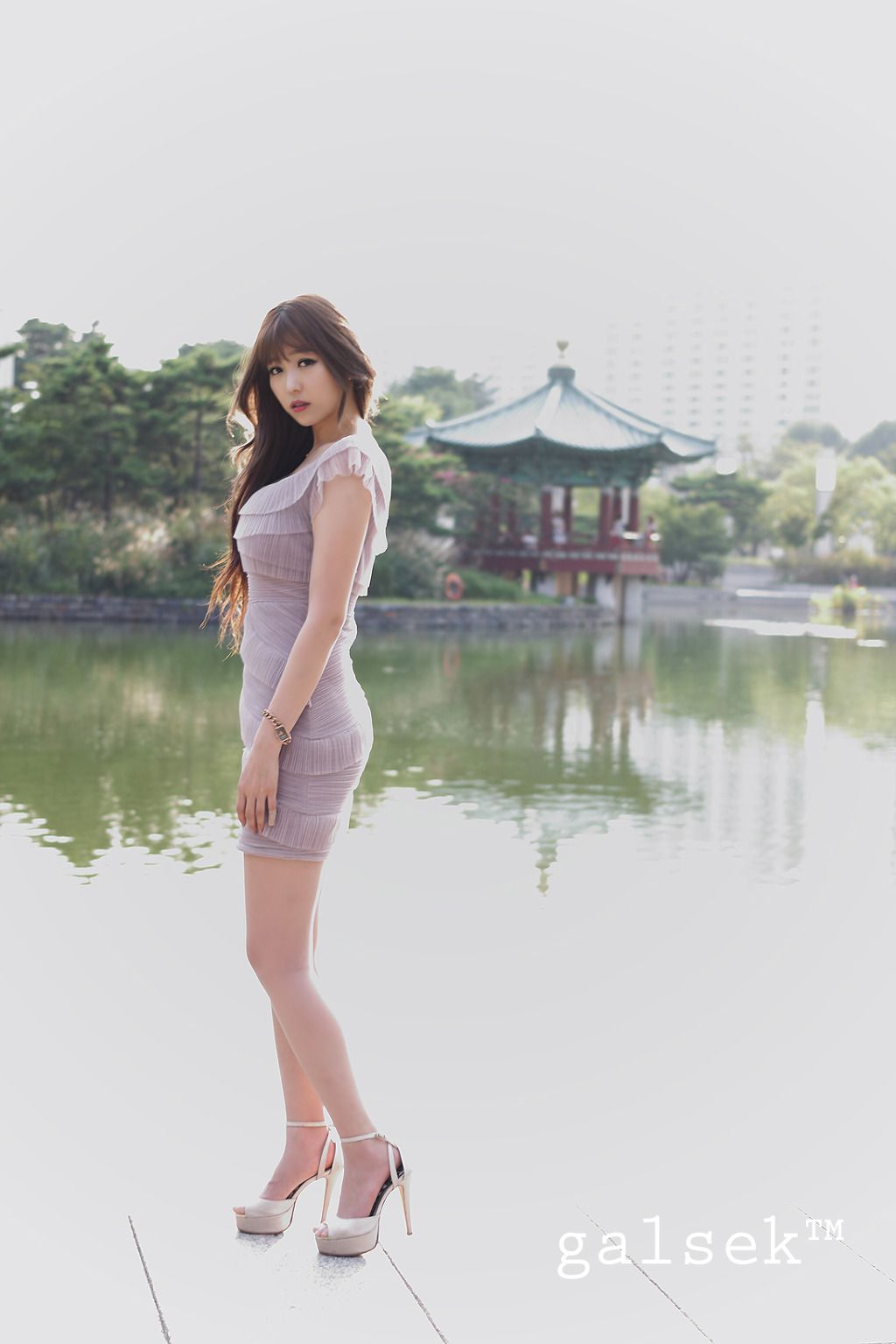 李仁慧《极品公园超短裙气质女神》