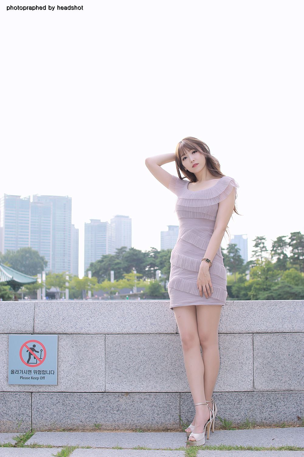 李仁慧《极品公园超短裙气质女神》