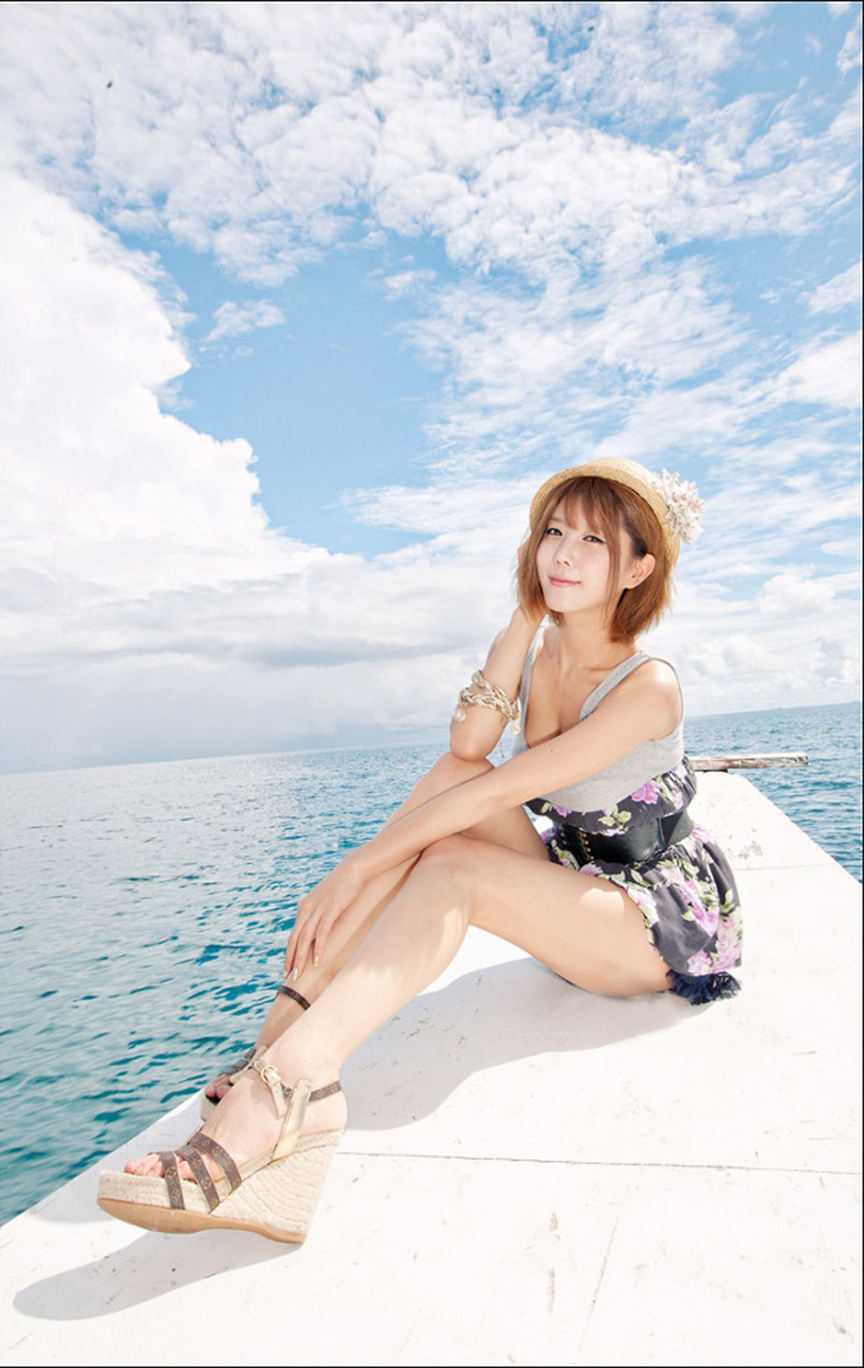 许允美《海上游艇女神》