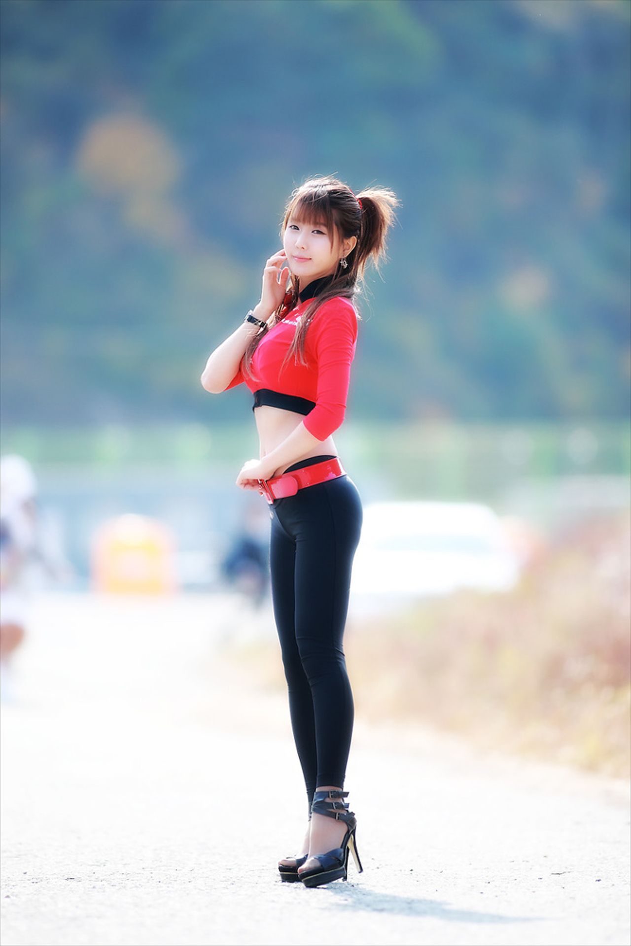 赛车女郎许允美 Heo Yun Mi《红衣紧身裤系列》高清套图