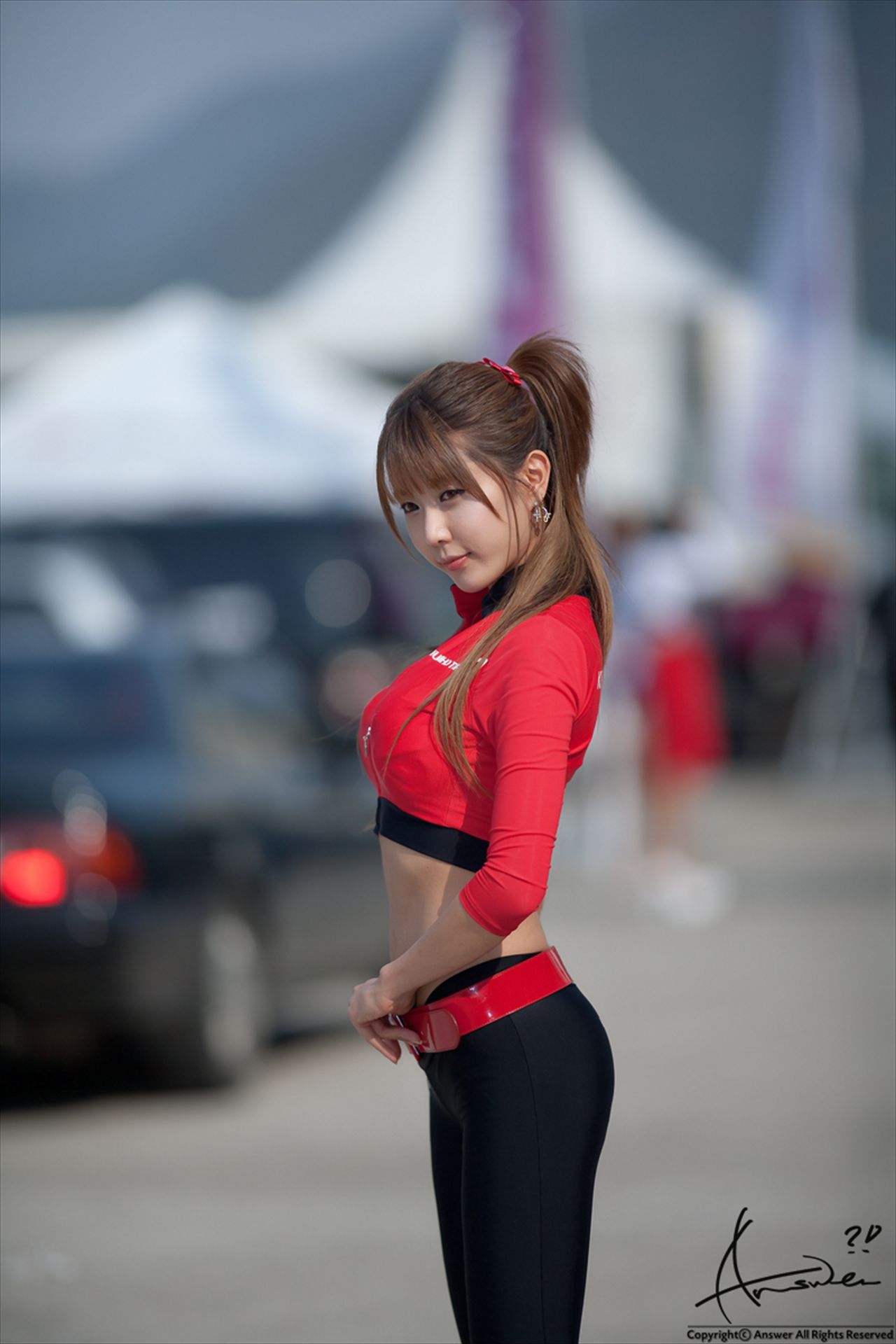 赛车女郎许允美 Heo Yun Mi《红衣紧身裤系列》高清套图