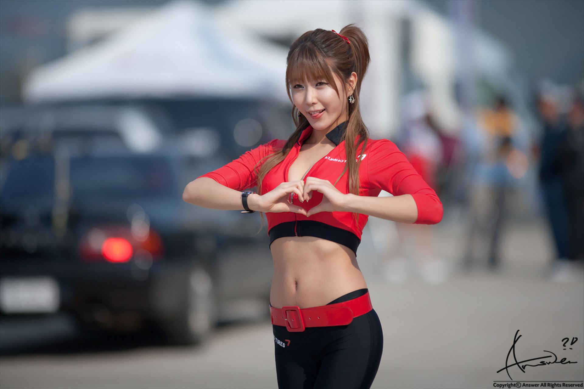 赛车女郎许允美 Heo Yun Mi《红衣紧身裤系列》高清套图