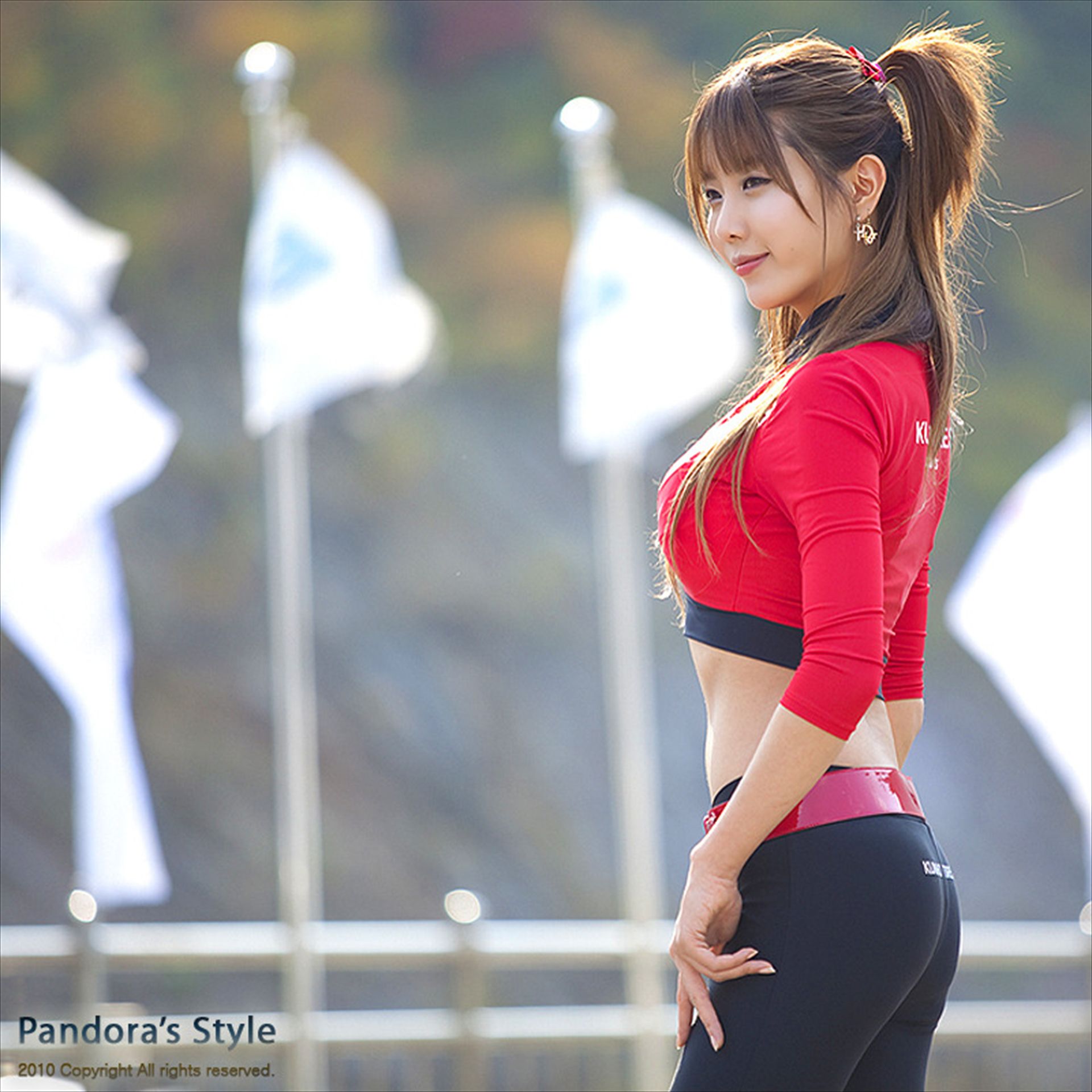赛车女郎许允美 Heo Yun Mi《红衣紧身裤系列》高清套图