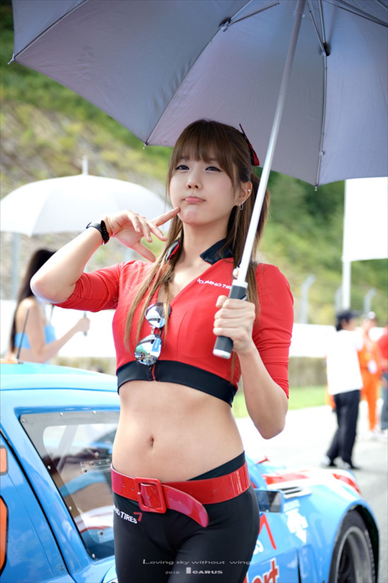 赛车女郎许允美 Heo Yun Mi《红衣紧身裤系列》高清套图