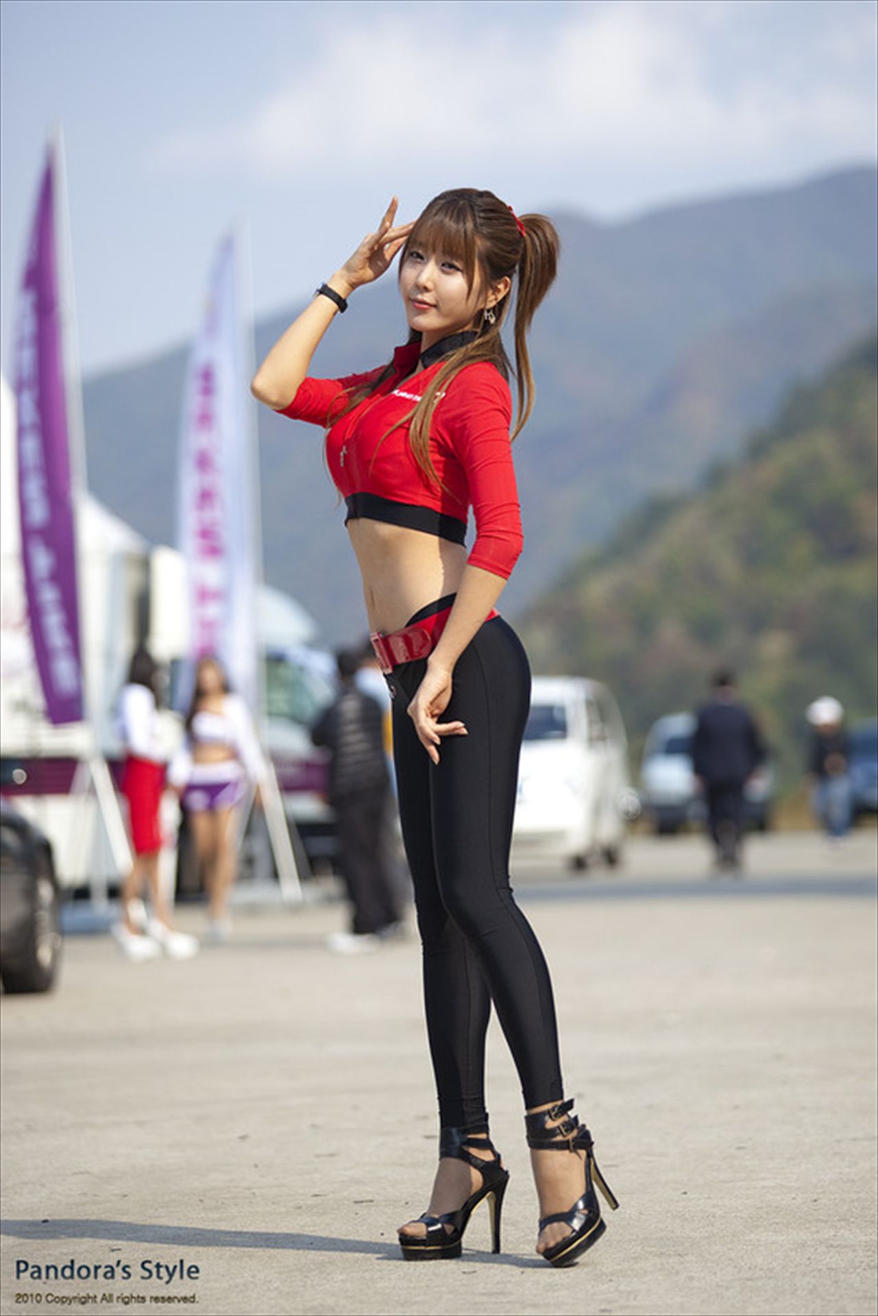 赛车女郎许允美 Heo Yun Mi《红衣紧身裤系列》高清套图