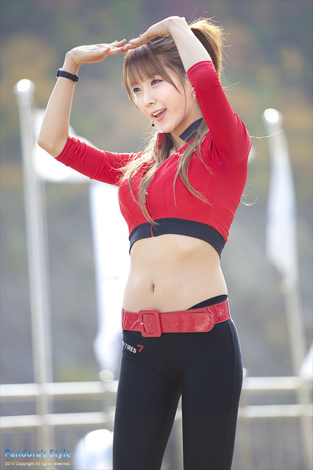 赛车女郎许允美 Heo Yun Mi《红衣紧身裤系列》高清套图