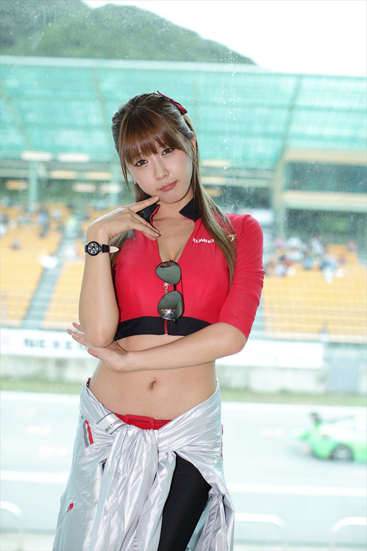 赛车女郎许允美 Heo Yun Mi《红衣紧身裤系列》高清套图