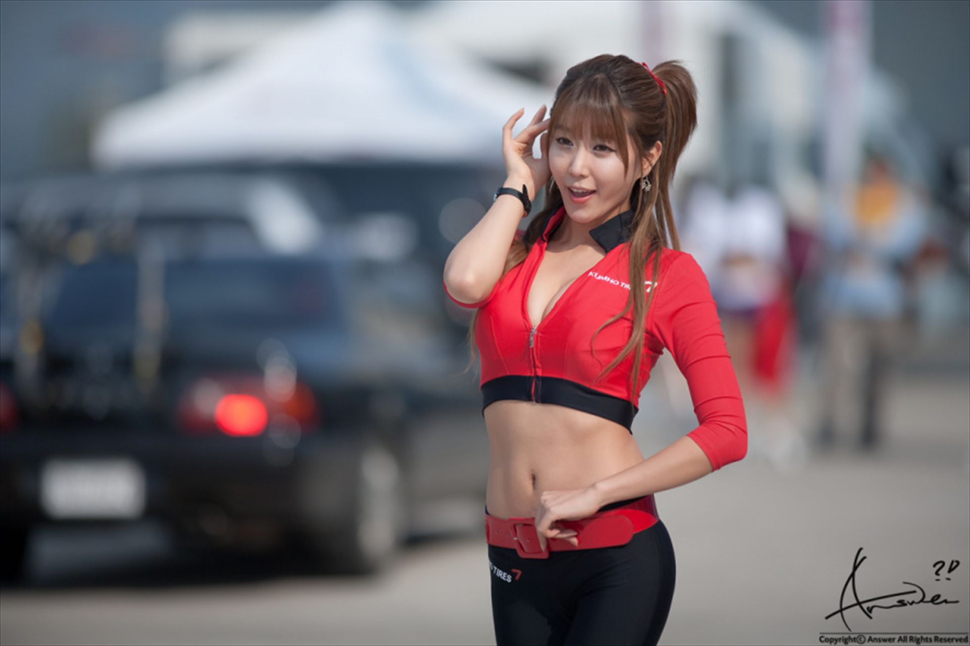 赛车女郎许允美 Heo Yun Mi《红衣紧身裤系列》高清套图