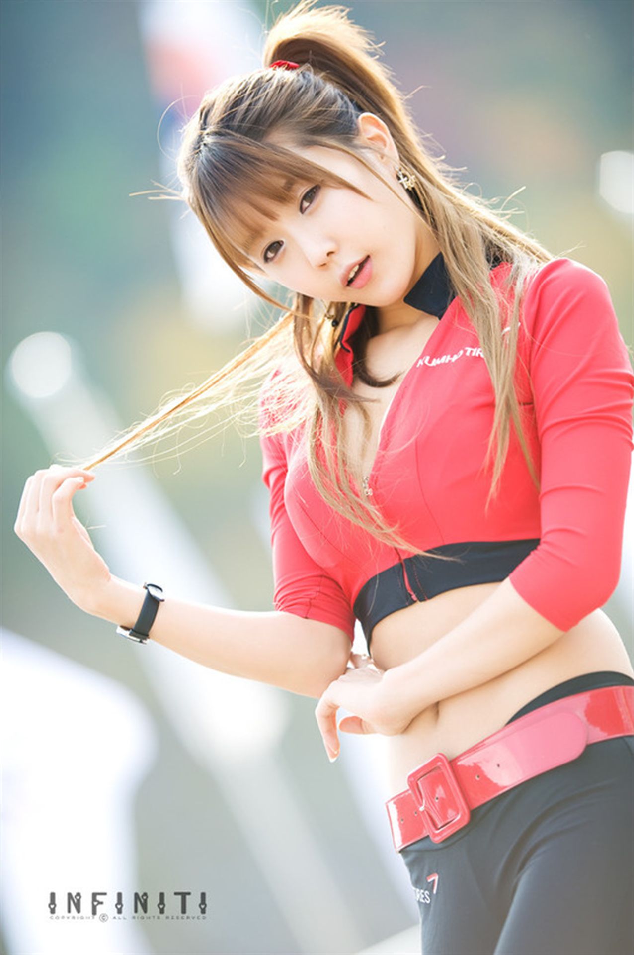 赛车女郎许允美 Heo Yun Mi《红衣紧身裤系列》高清套图