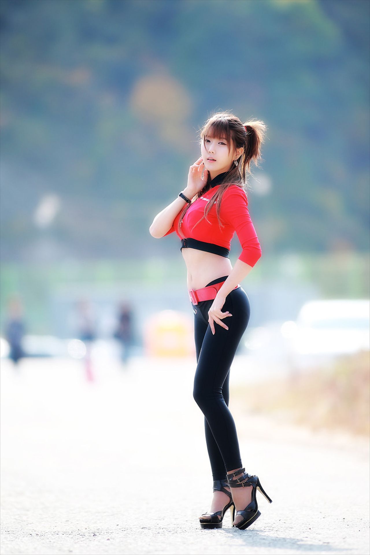 赛车女郎许允美 Heo Yun Mi《红衣紧身裤系列》高清套图