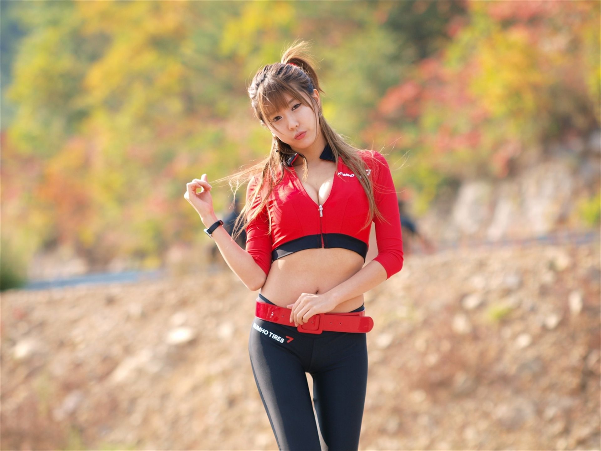 赛车女郎许允美 Heo Yun Mi《红衣紧身裤系列》高清套图
