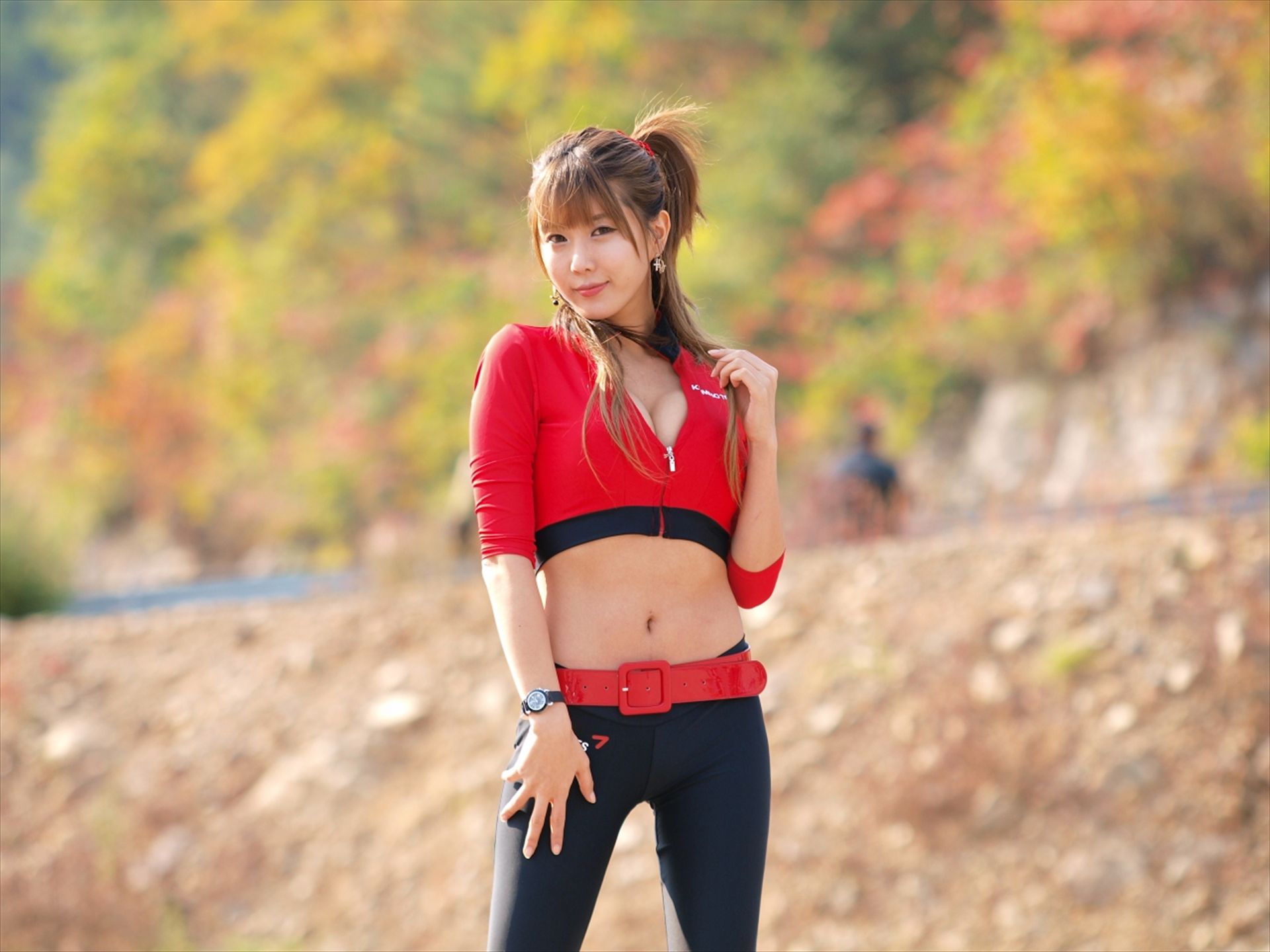 赛车女郎许允美 Heo Yun Mi《红衣紧身裤系列》高清套图