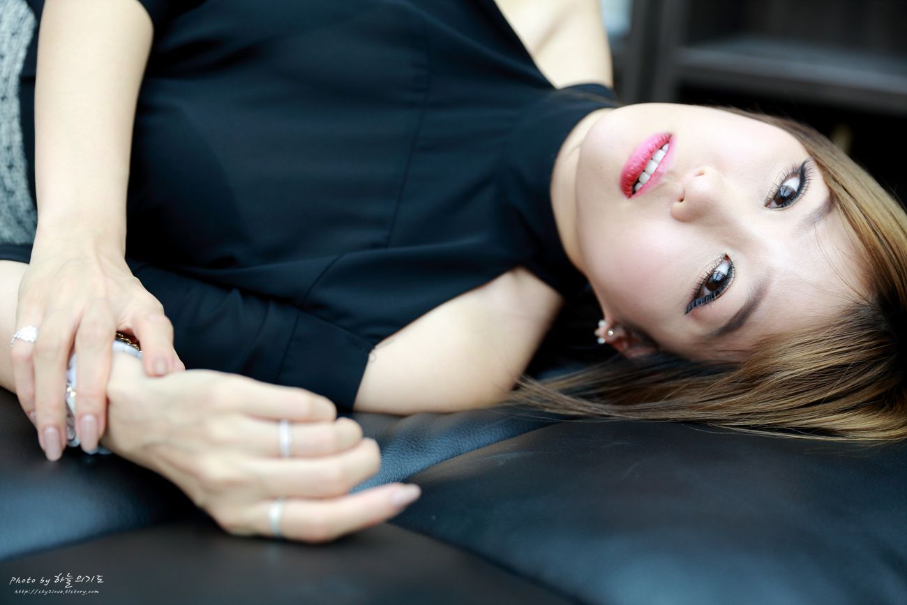 李仁慧(李恩慧)《办公室里的优雅气质女神》写真合集