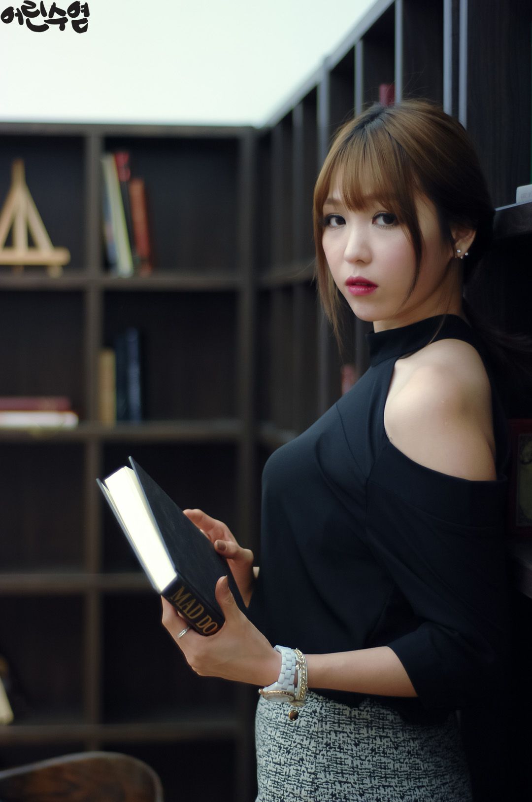 李仁慧(李恩慧)《办公室里的优雅气质女神》写真合集